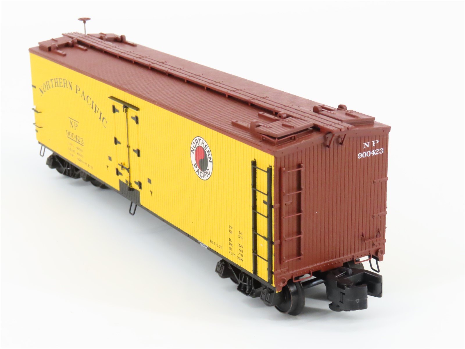 S Scale S-Helper Service Showcase Line 00686 NP Northern Pacific Reefer #900423