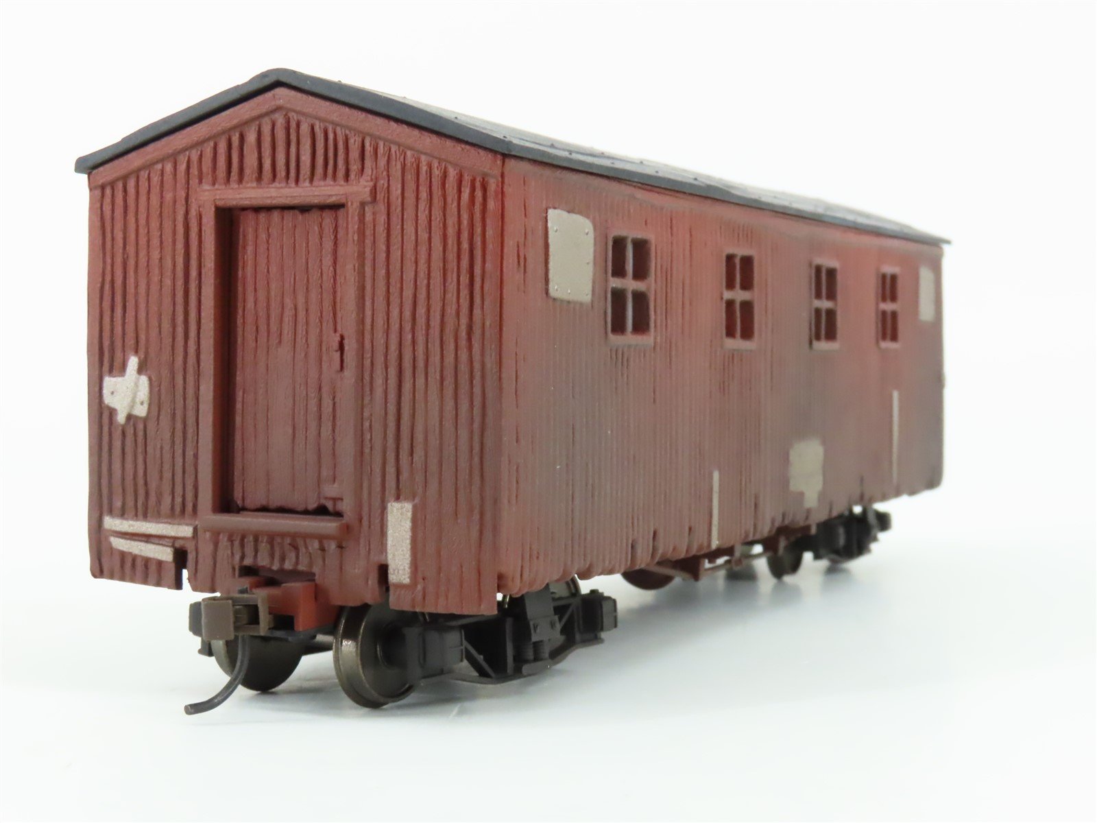 On30 Scale Bachmann Spectrum 26996 Unlettered Camp Dining Car - Weathered