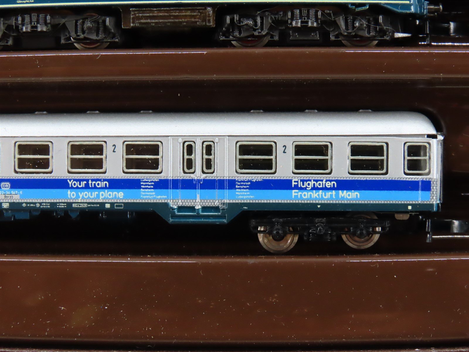 Z Marklin Mini-Club 8105 DB German Airport Express BR111 Electric Passenger Set