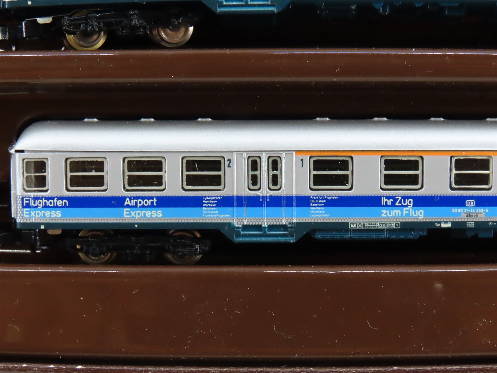 Z Marklin Mini-Club 8105 DB German Airport Express BR111 Electric Passenger Set