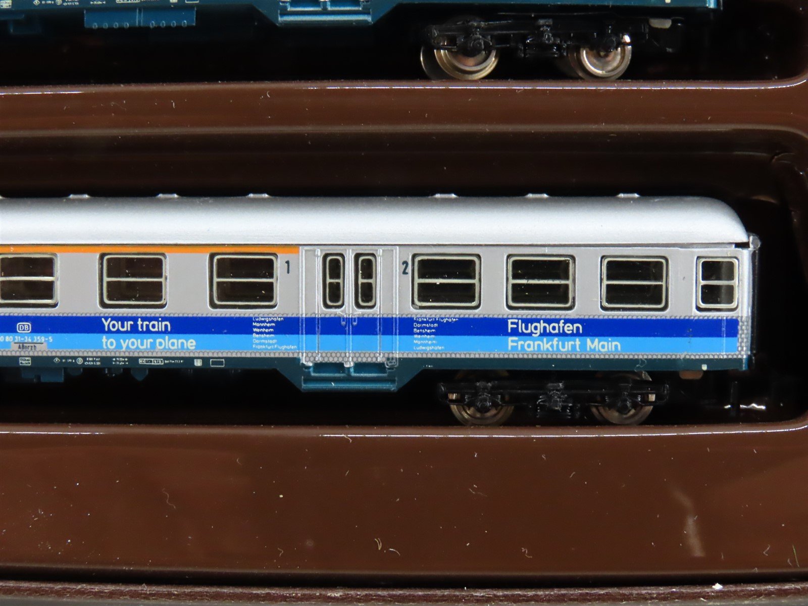 Z Marklin Mini-Club 8105 DB German Airport Express BR111 Electric Passenger Set