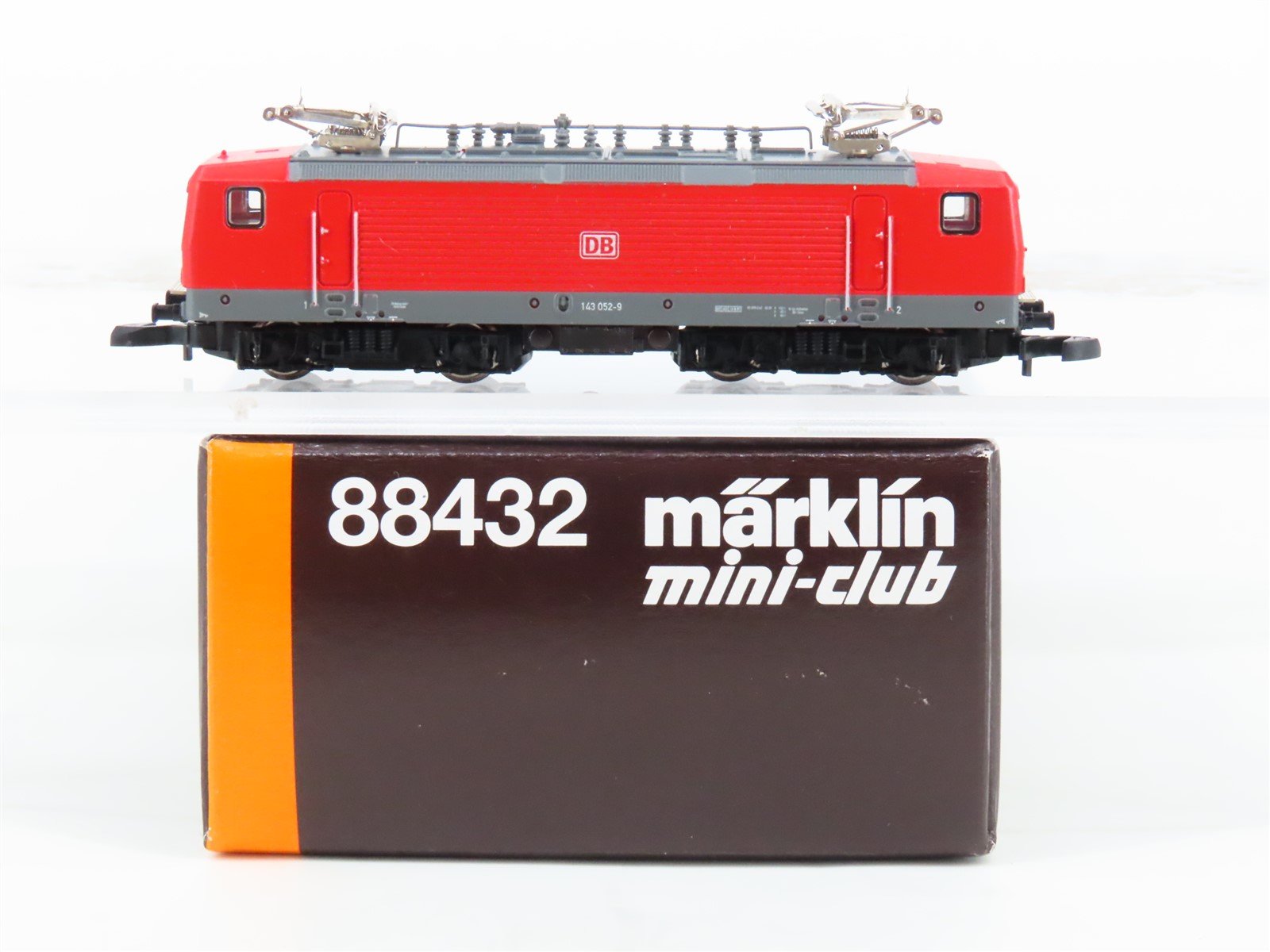 Z Scale Marklin Mini-Club 88432 DB-AG German BR 143 Electric Locomotive #052-9