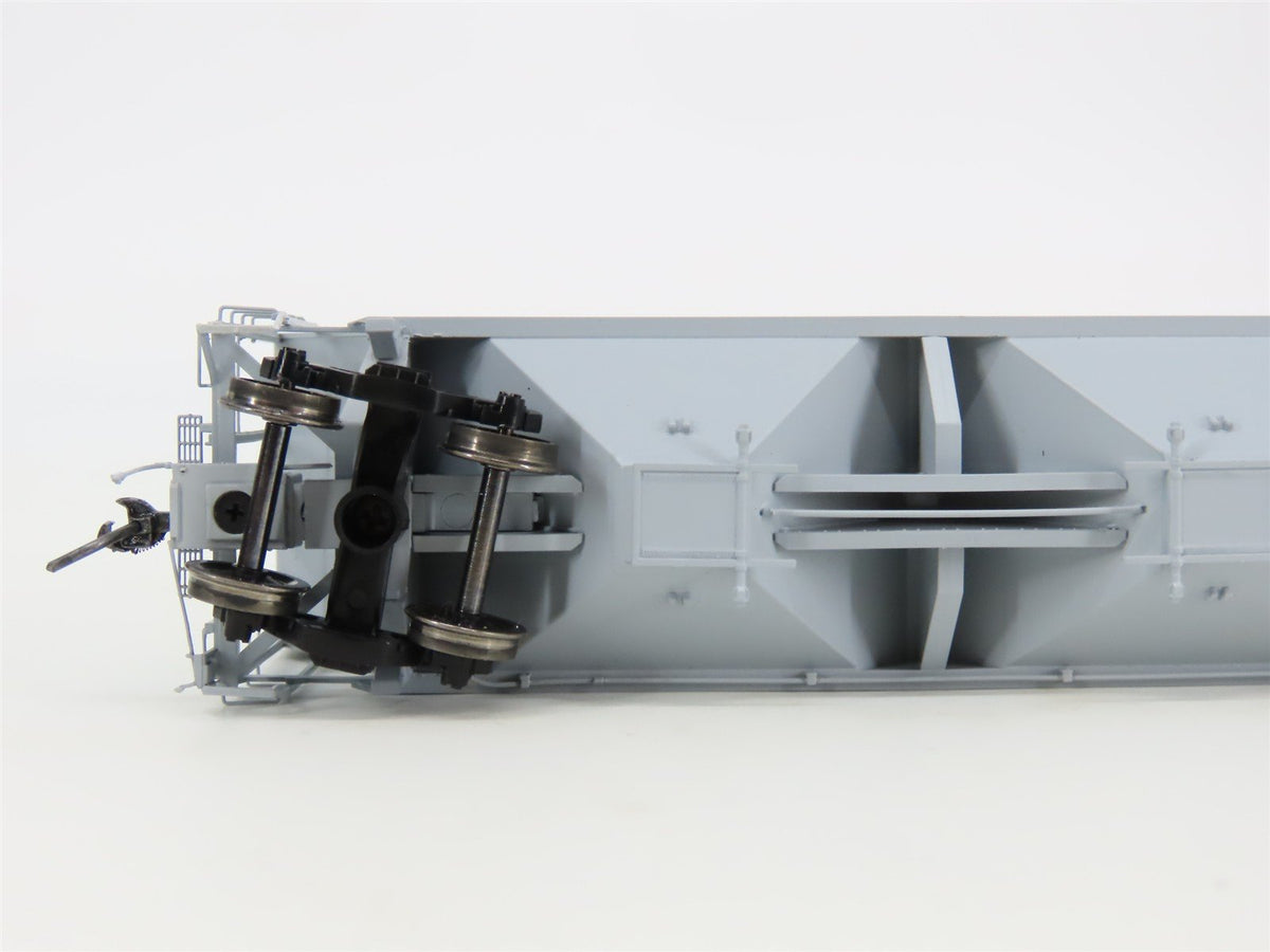 HO Scale Tangent 10049-01 IC Illinois Central 3 Bay Covered Hopper CC56863