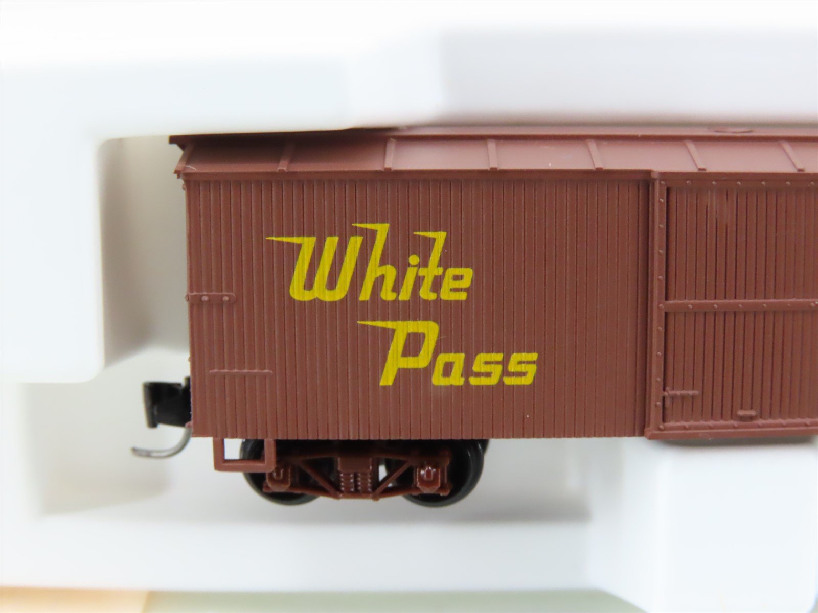 Nn3 Scale Micro-Trains MTL 15111 WPY White Pass & Yukon 30' Wood Box Car #734