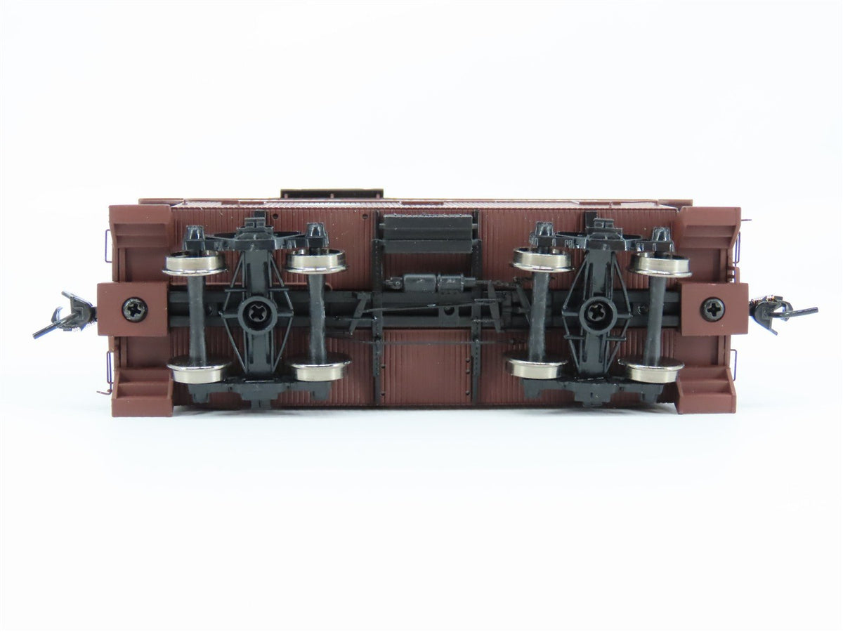 HO Scale Walthers Platinum 932-7685 CGW Chicago Great Western Wood Caboose #350