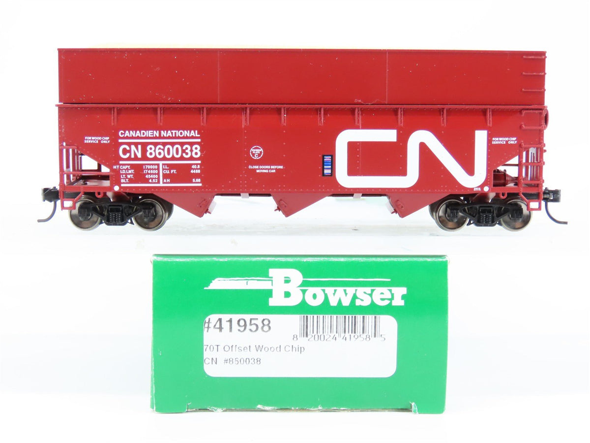 HO Scale Bowser 41958 CN Canadien National 70T Offset Wood Chip Gondola #860038