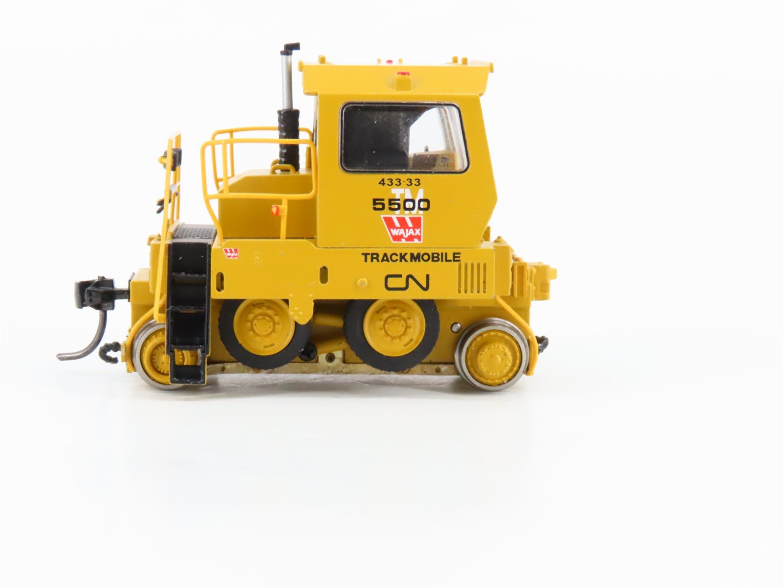 HO Broadway Limited BLI CN Wajax 5500 Trackmobile Diesel #433-33 w/ DCC