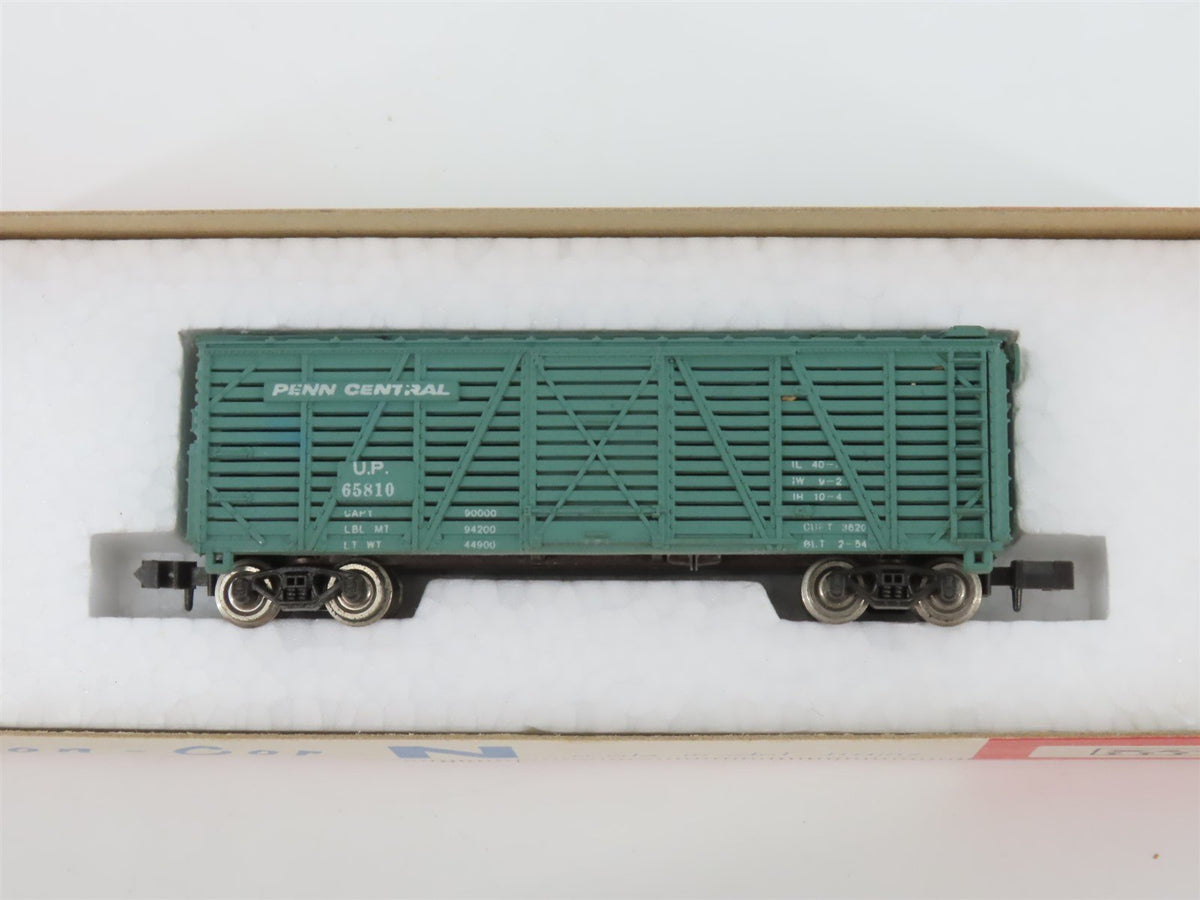 N Scale Con-Cor/KATO 1106 PC Penn Central 40&#39; Stock Car #65810