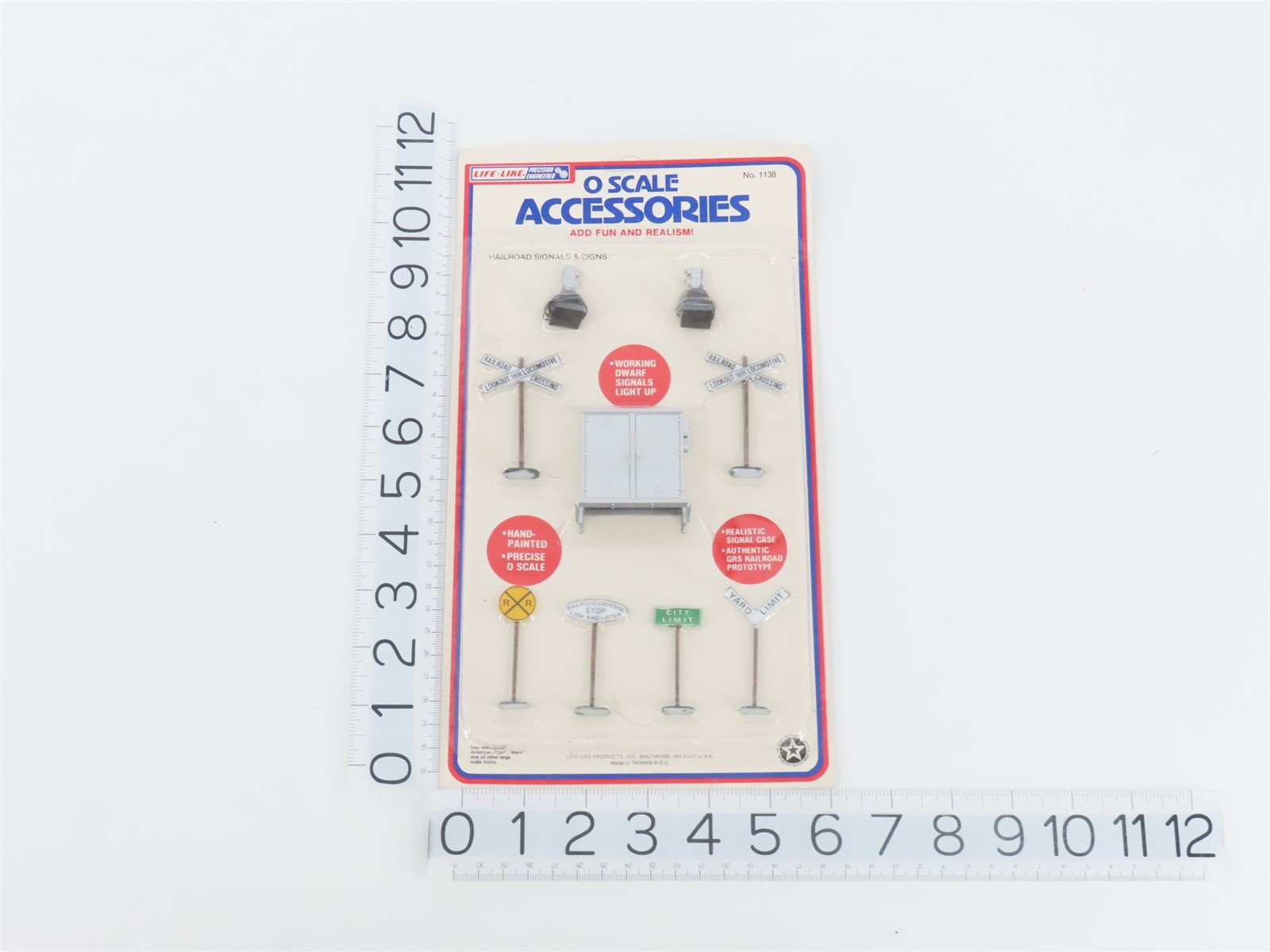 O 1/48 Scale Life-Like 1138 Railroad Signals & Signs Scenery Pack