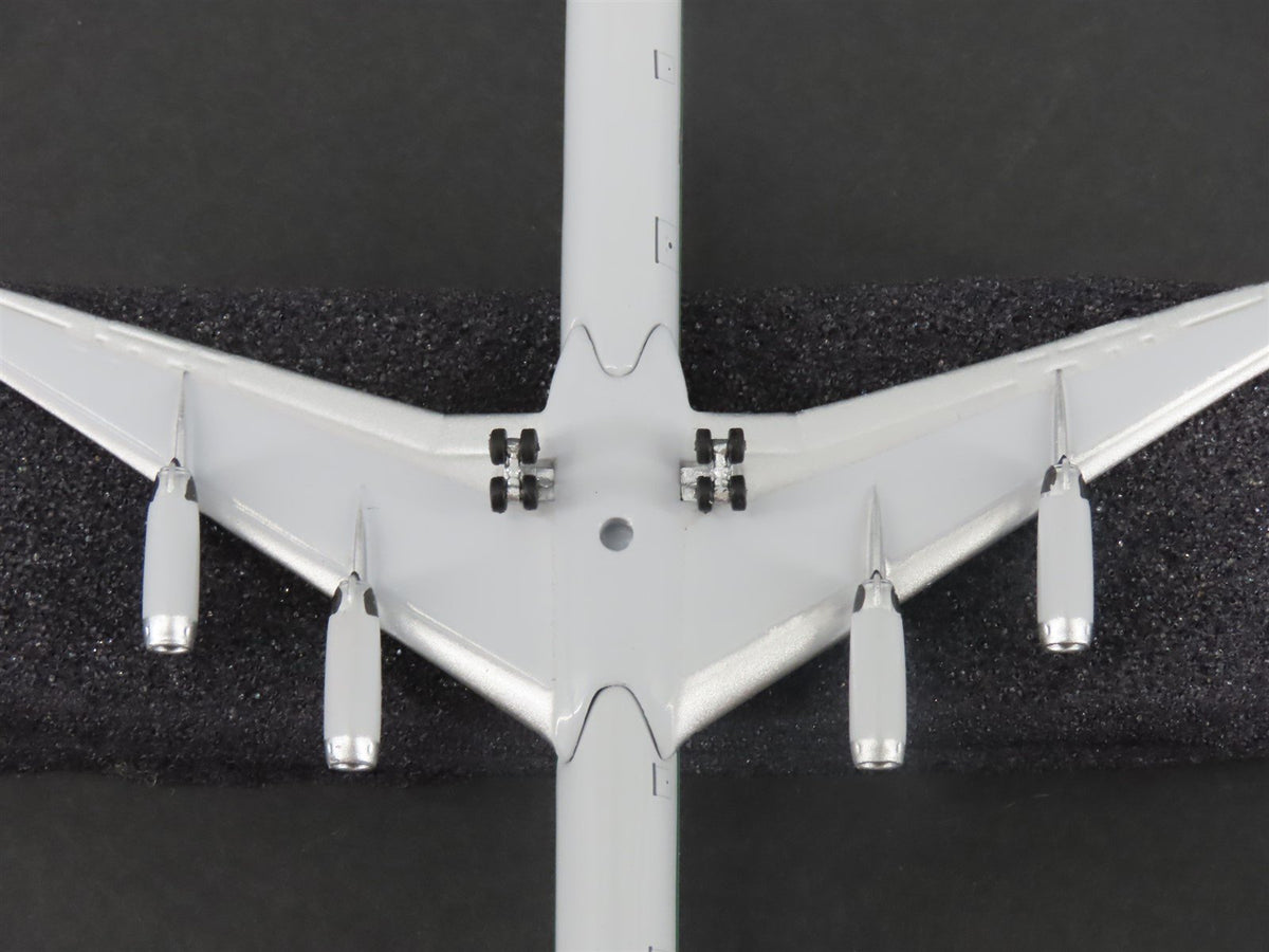 1:400 AeroClassics AC411118 Die-Cast Evergreen Douglas DC-8 Airliner N819EV