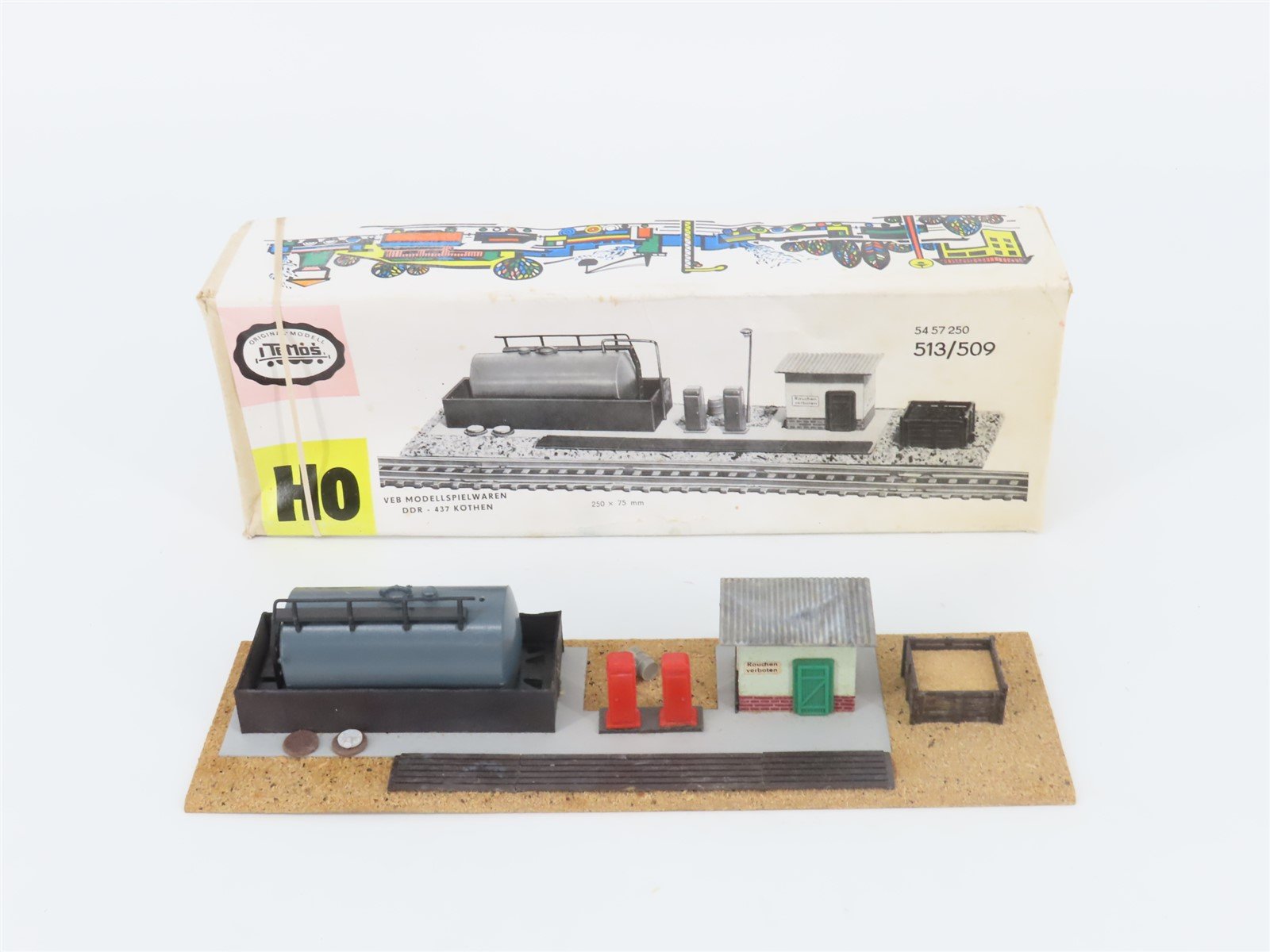 HO 1/87 Scale Temos 513/509 Fueling Station Scene