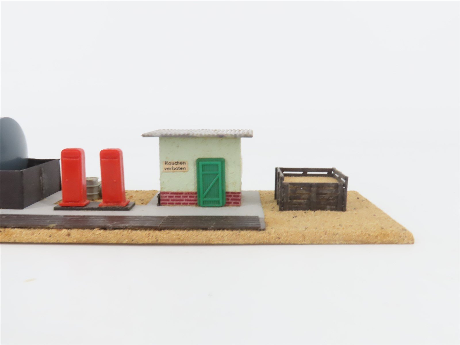 HO 1/87 Scale Temos 513/509 Fueling Station Scene