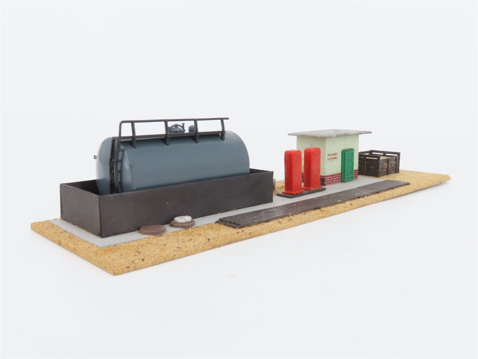 HO 1/87 Scale Temos 513/509 Fueling Station Scene