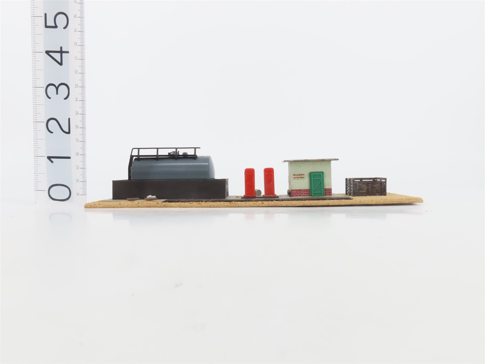 HO 1/87 Scale Temos 513/509 Fueling Station Scene