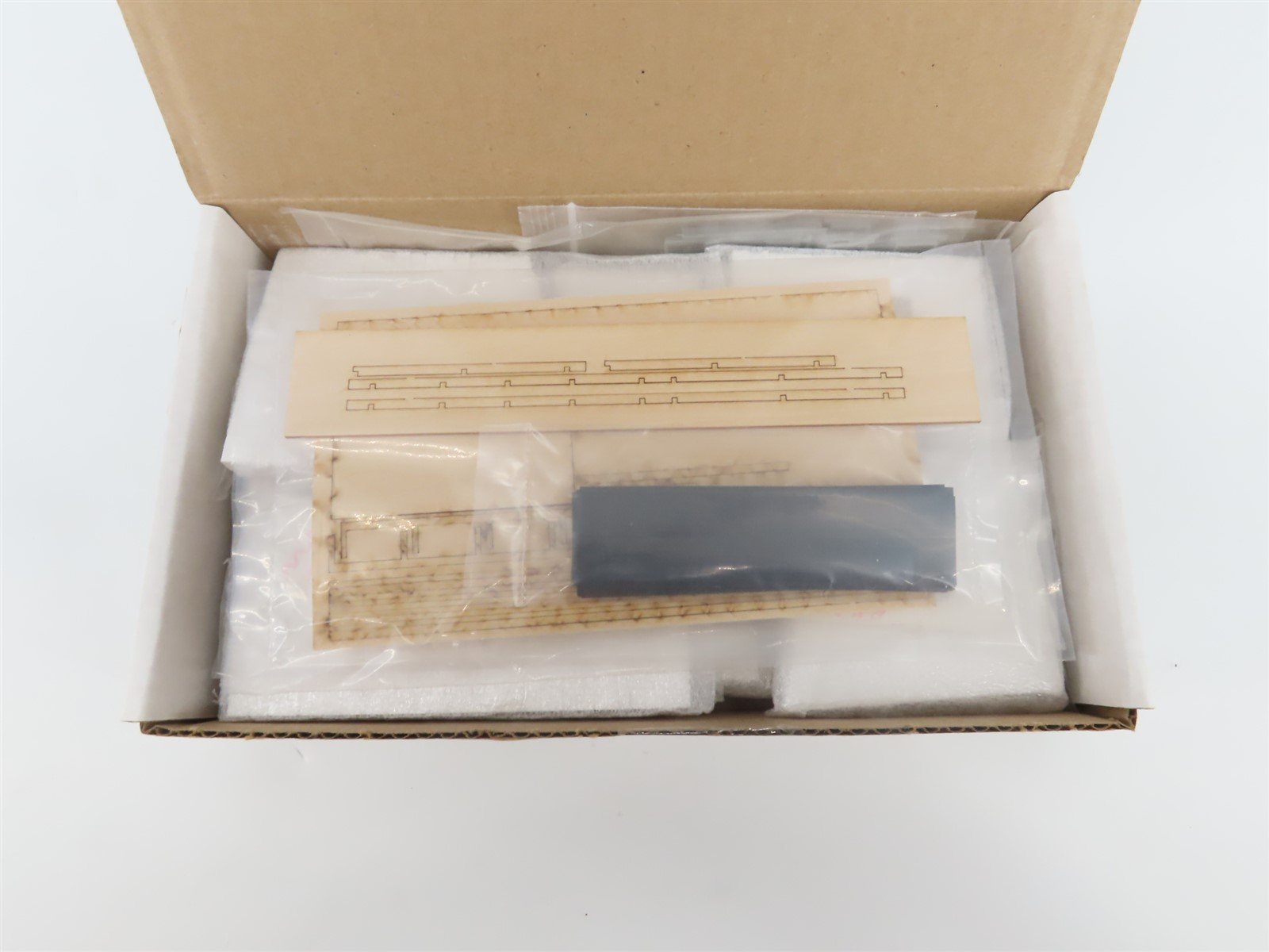 S 1/64 Scale Banta Modelworks Hydrocal & Laser-Cut Kit #4080 Two Storey Factory