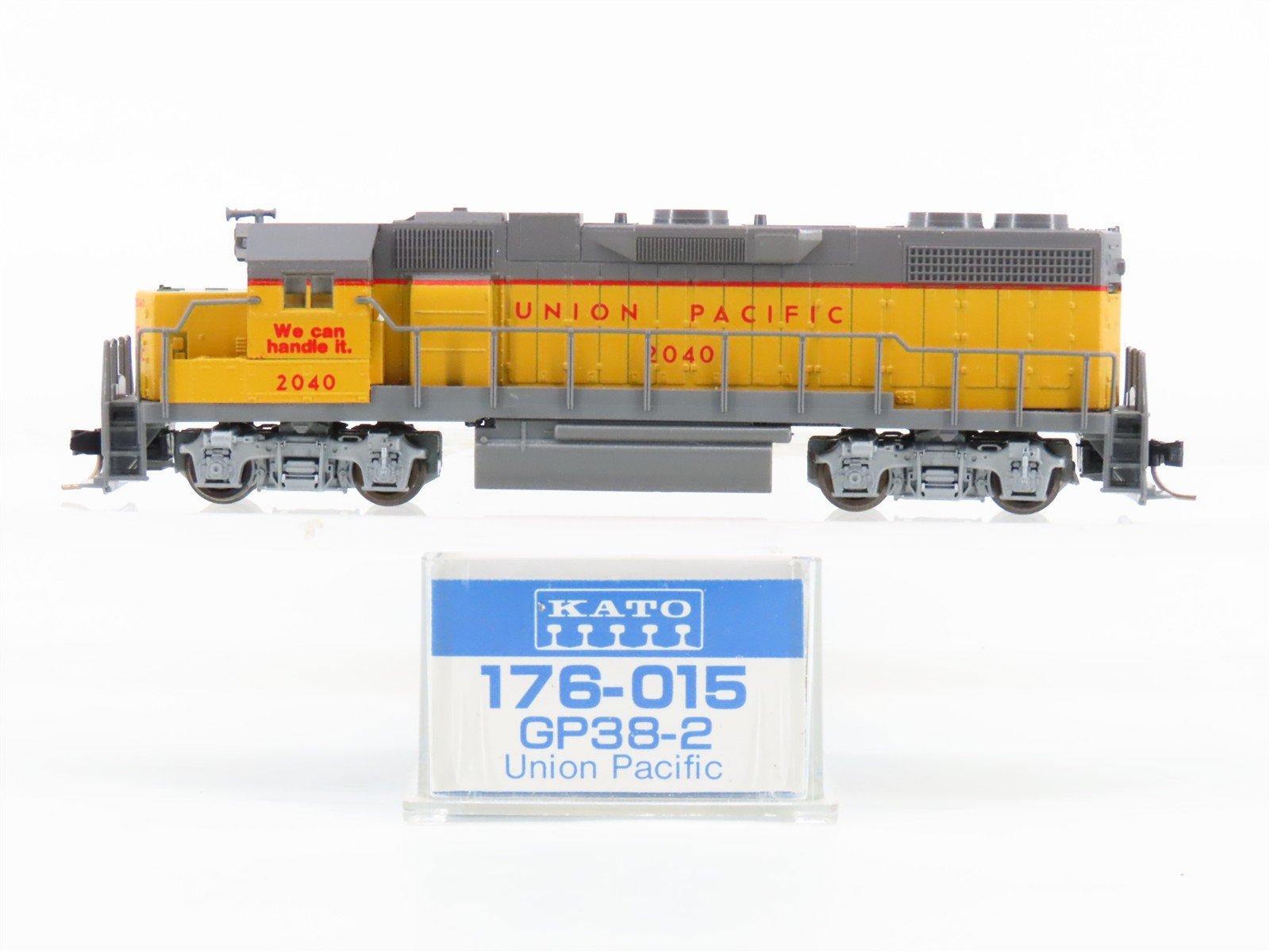 N KATO 176-015 UP Union Pacific "We can handle it." EMD GP38-2 Diesel #2040