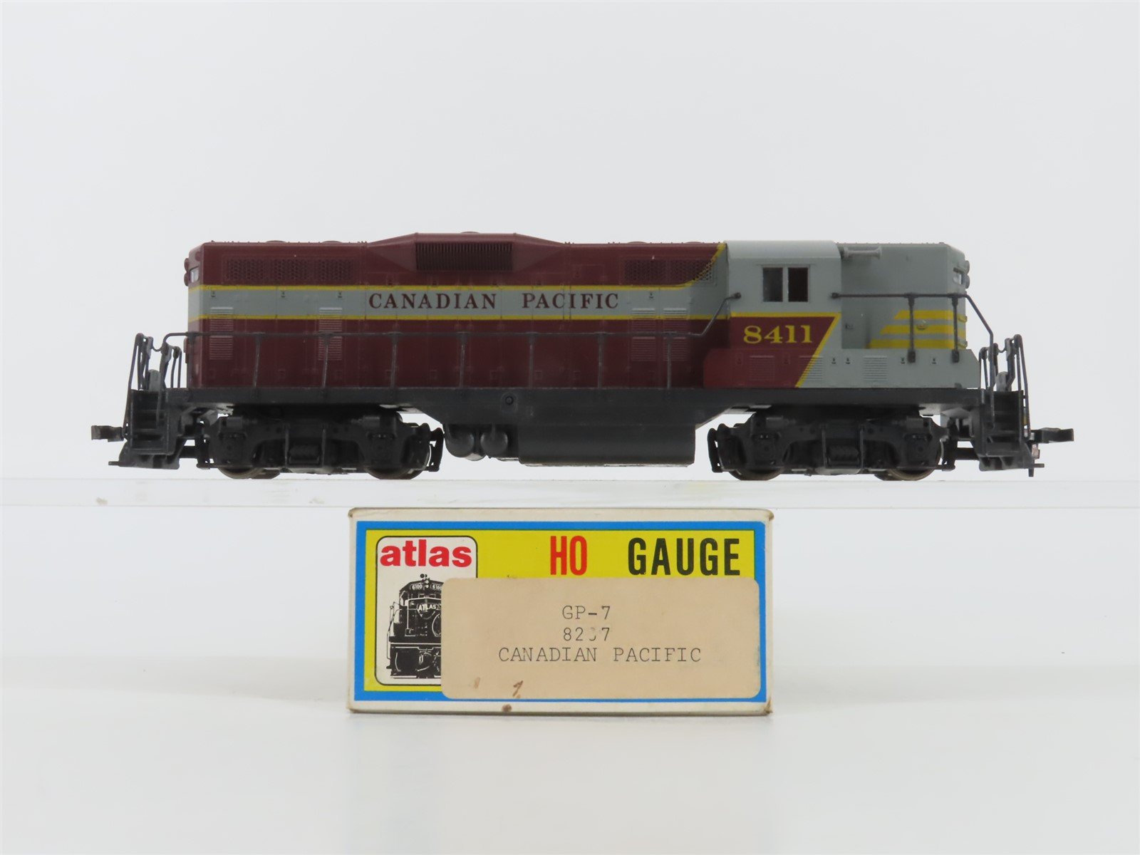 HO Scale Atlas/KATO 8207 CP Canadian Pacific EMD GP7 Diesel Locomotive #8411