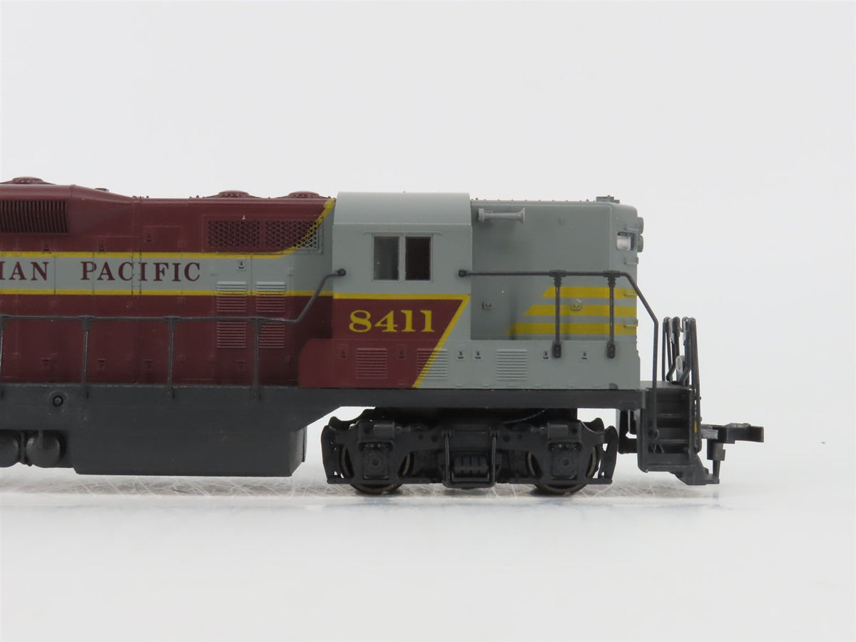 HO Scale Atlas/KATO 8207 CP Canadian Pacific EMD GP7 Diesel Locomotive #8411