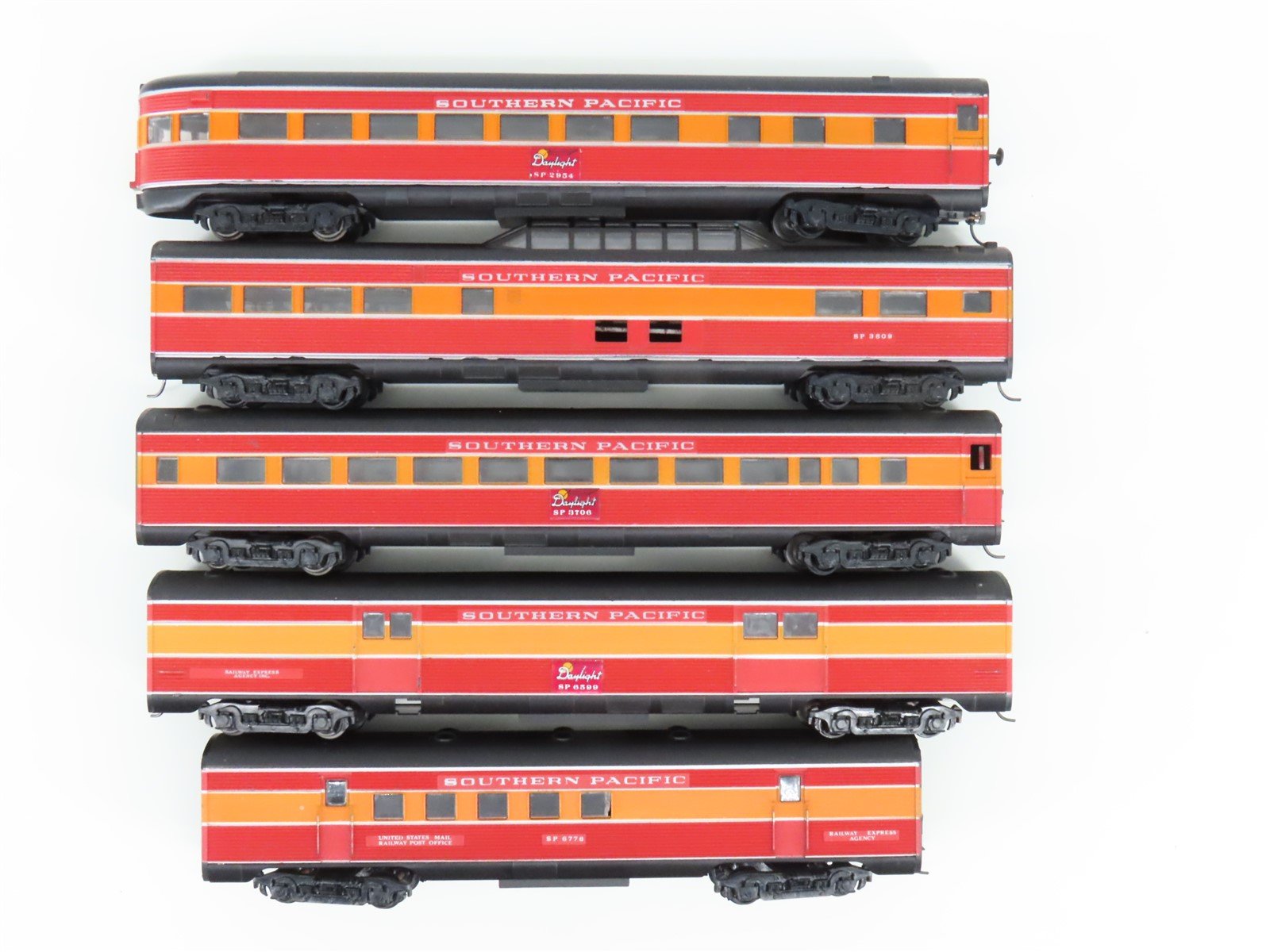 HO Scale Athearn SP Southern Pacific "Daylight" 5-Car Passenger Set