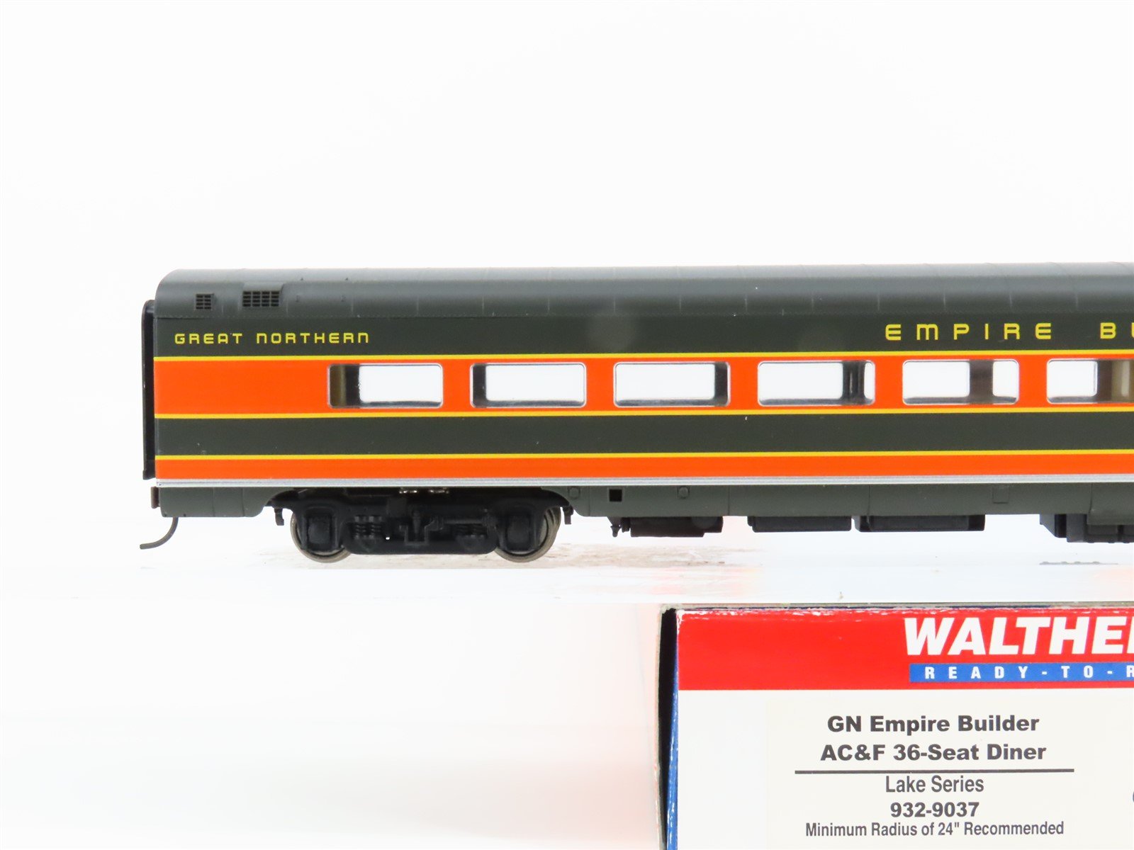 HO Scale Walthers 932-9037 GN Empire Builder AC&F 36-Seat Diner Passenger