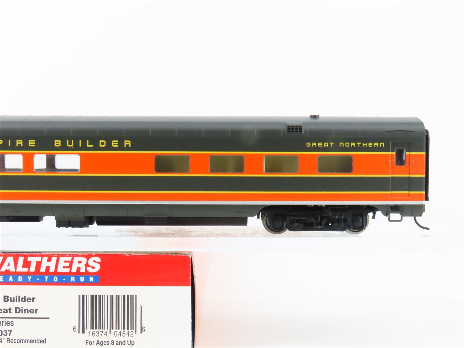HO Scale Walthers 932-9037 GN Empire Builder AC&F 36-Seat Diner Passenger