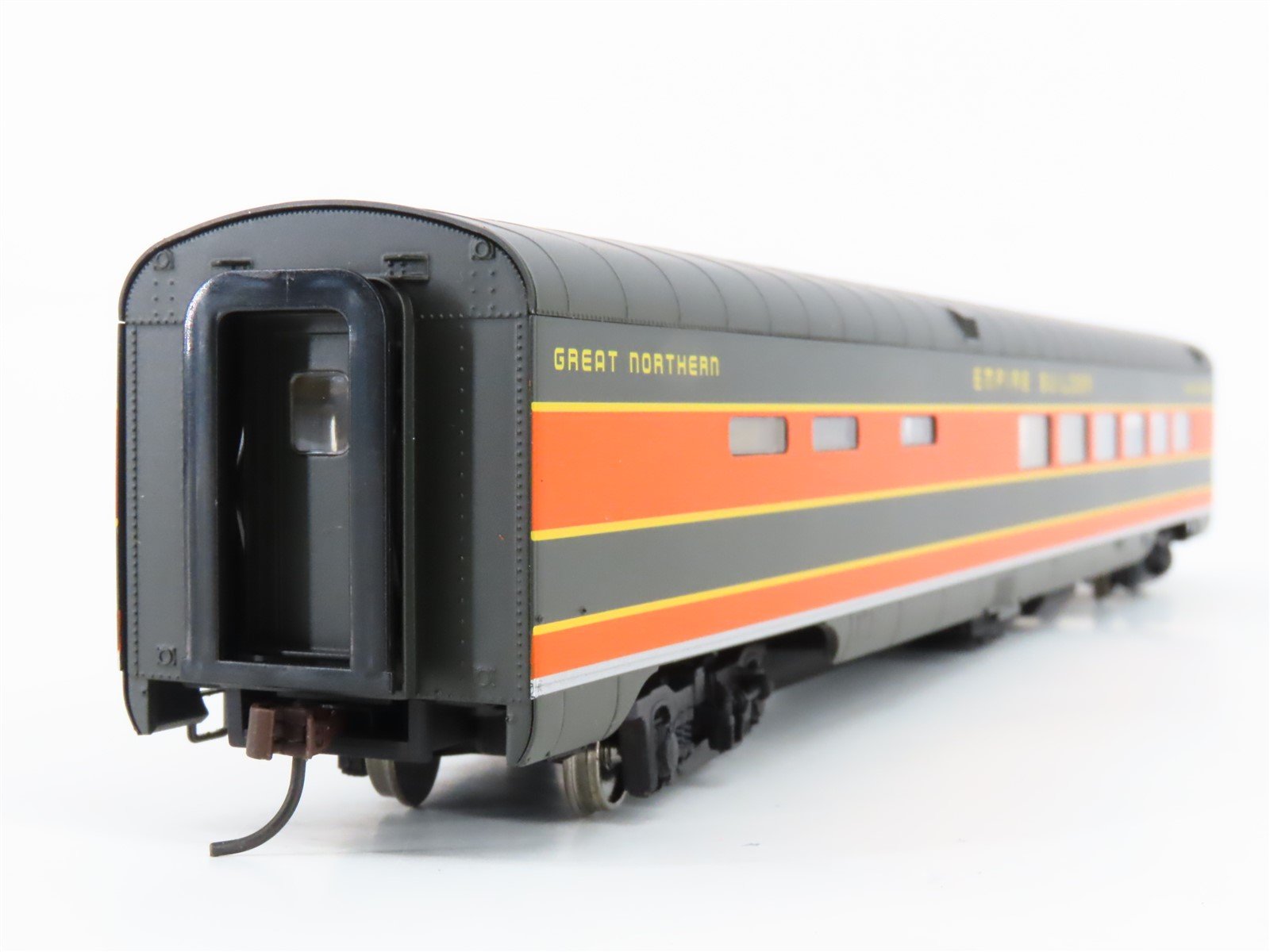 HO Scale Walthers 932-9037 GN Empire Builder AC&F 36-Seat Diner Passenger