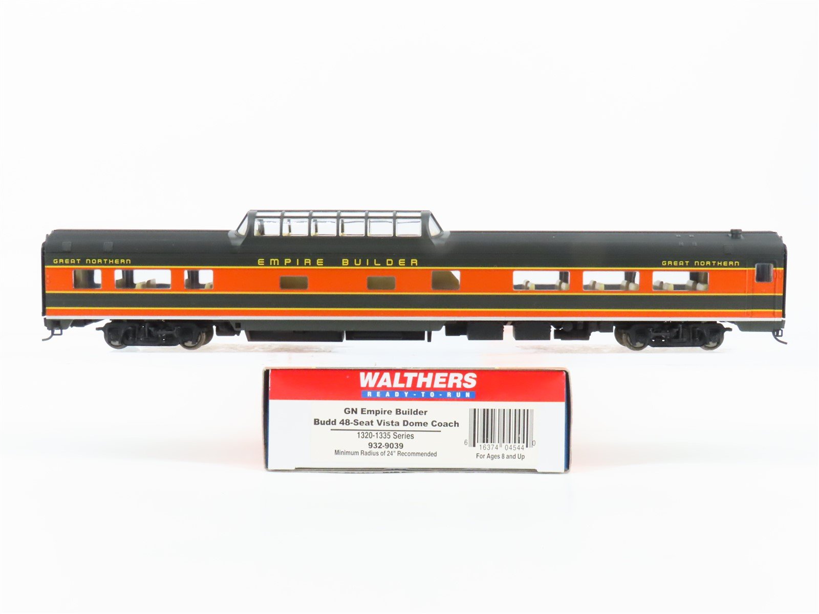 HO Walthers 932-9039 GN Empire Builder Budd 48-Seat Vista Dome Coach Passenger