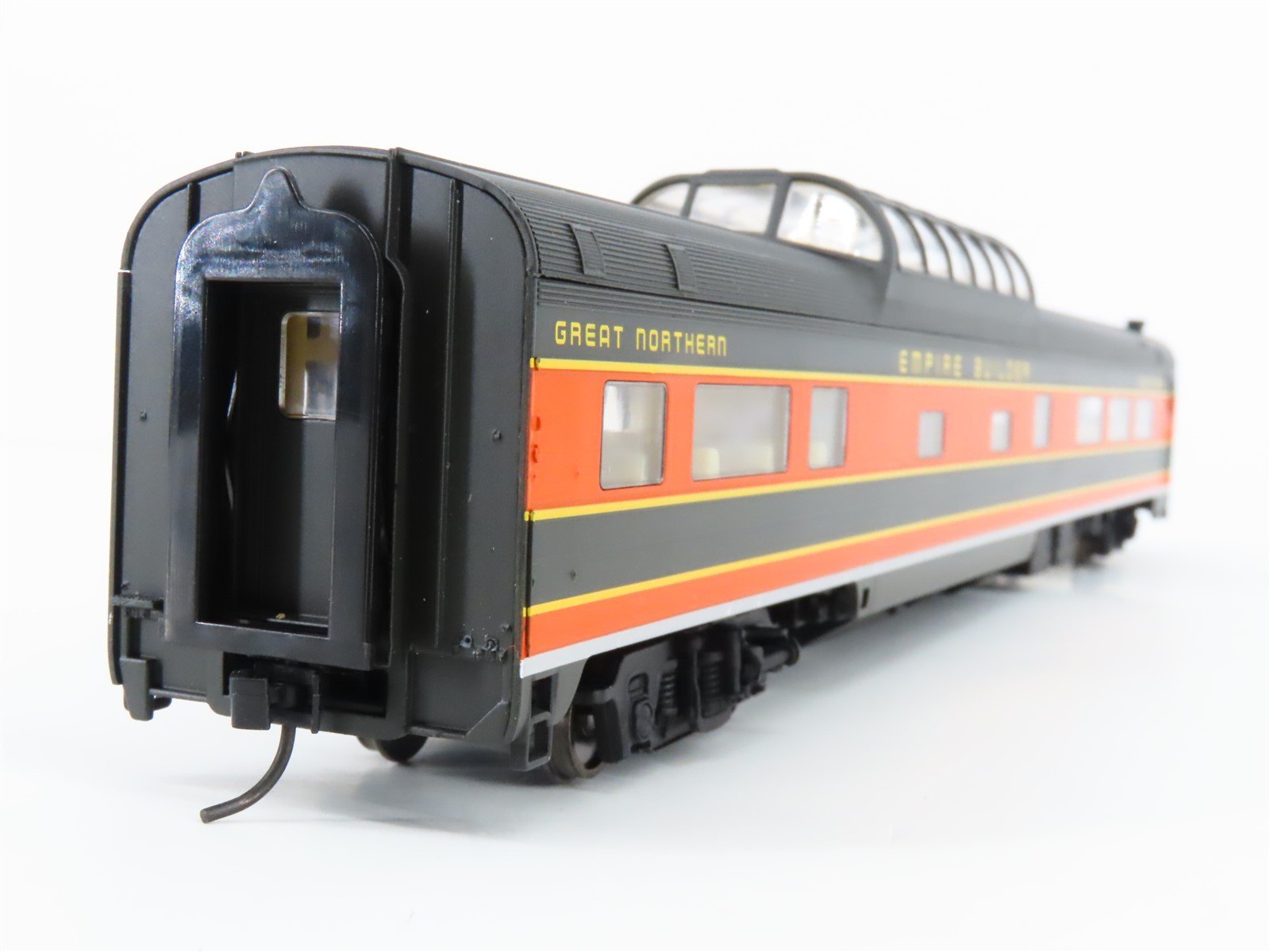 HO Walthers 932-9039 GN Empire Builder Budd 48-Seat Vista Dome Coach Passenger