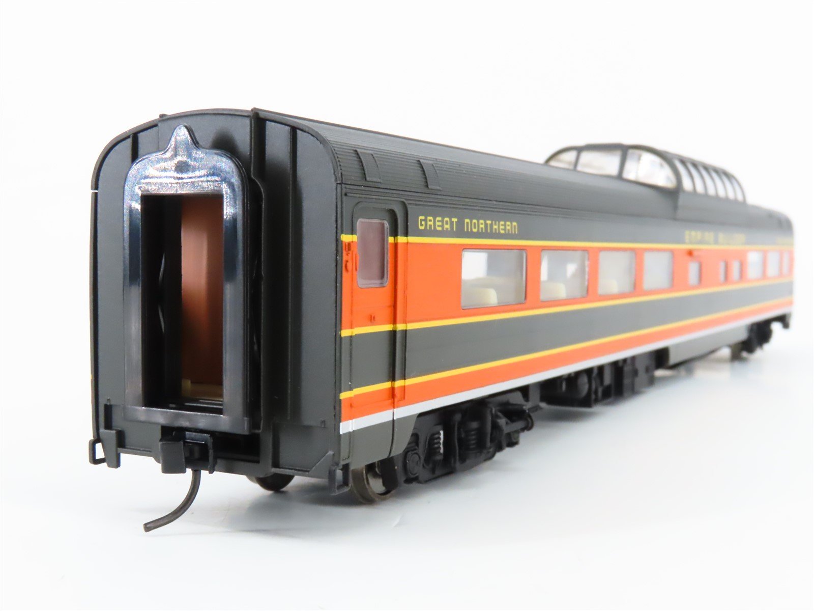 HO Walthers 932-9039 GN Empire Builder Budd 48-Seat Vista Dome Coach Passenger