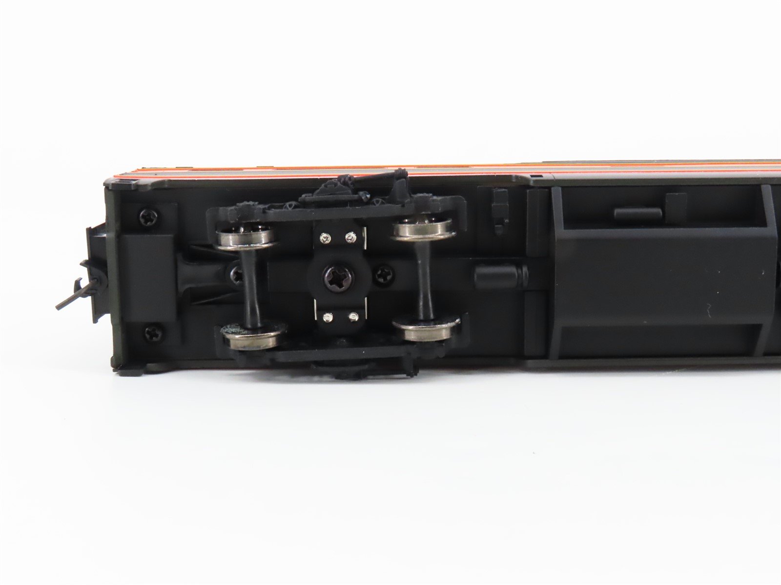 HO Walthers 932-9039 GN Empire Builder Budd 48-Seat Vista Dome Coach Passenger