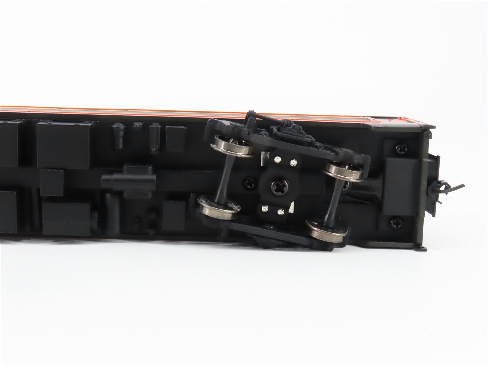 HO Walthers 932-9039 GN Empire Builder Budd 48-Seat Vista Dome Coach Passenger