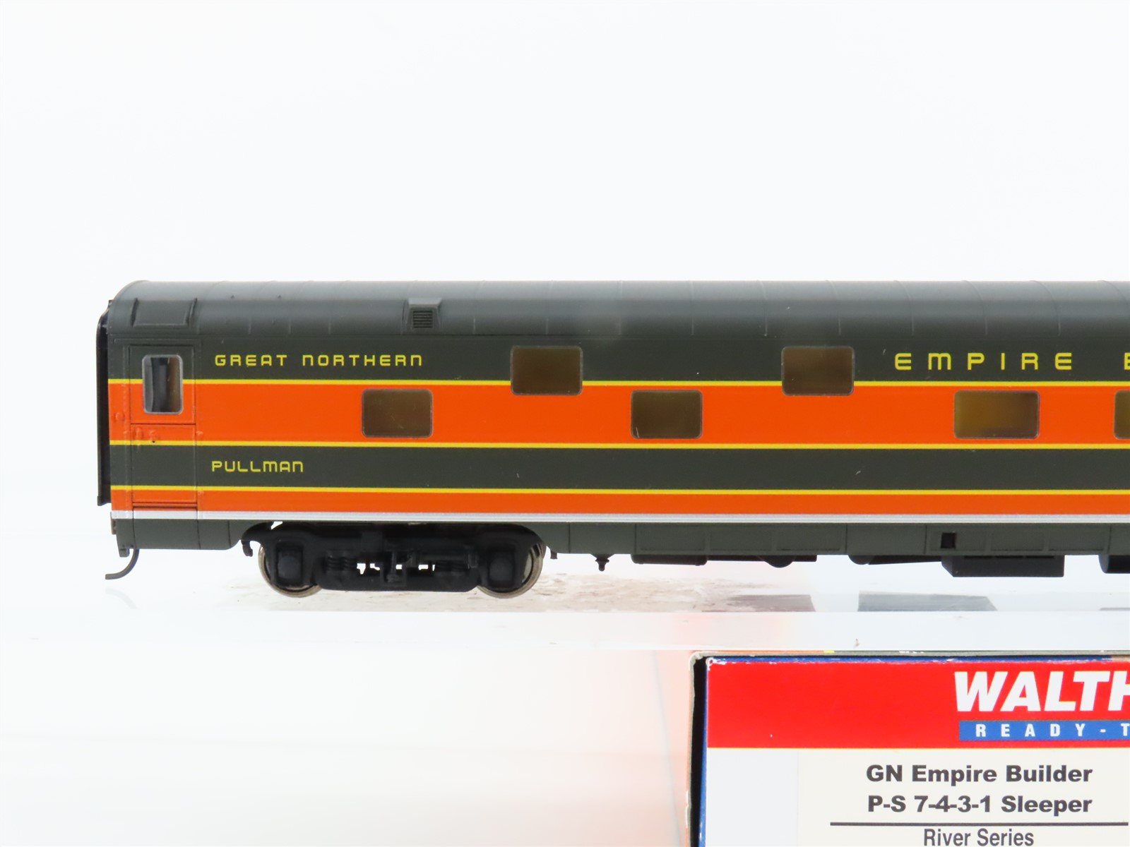 HO Scale Walthers 932-9033 GN Empire Builder P-S 7-4-3-1 Sleeper Passenger