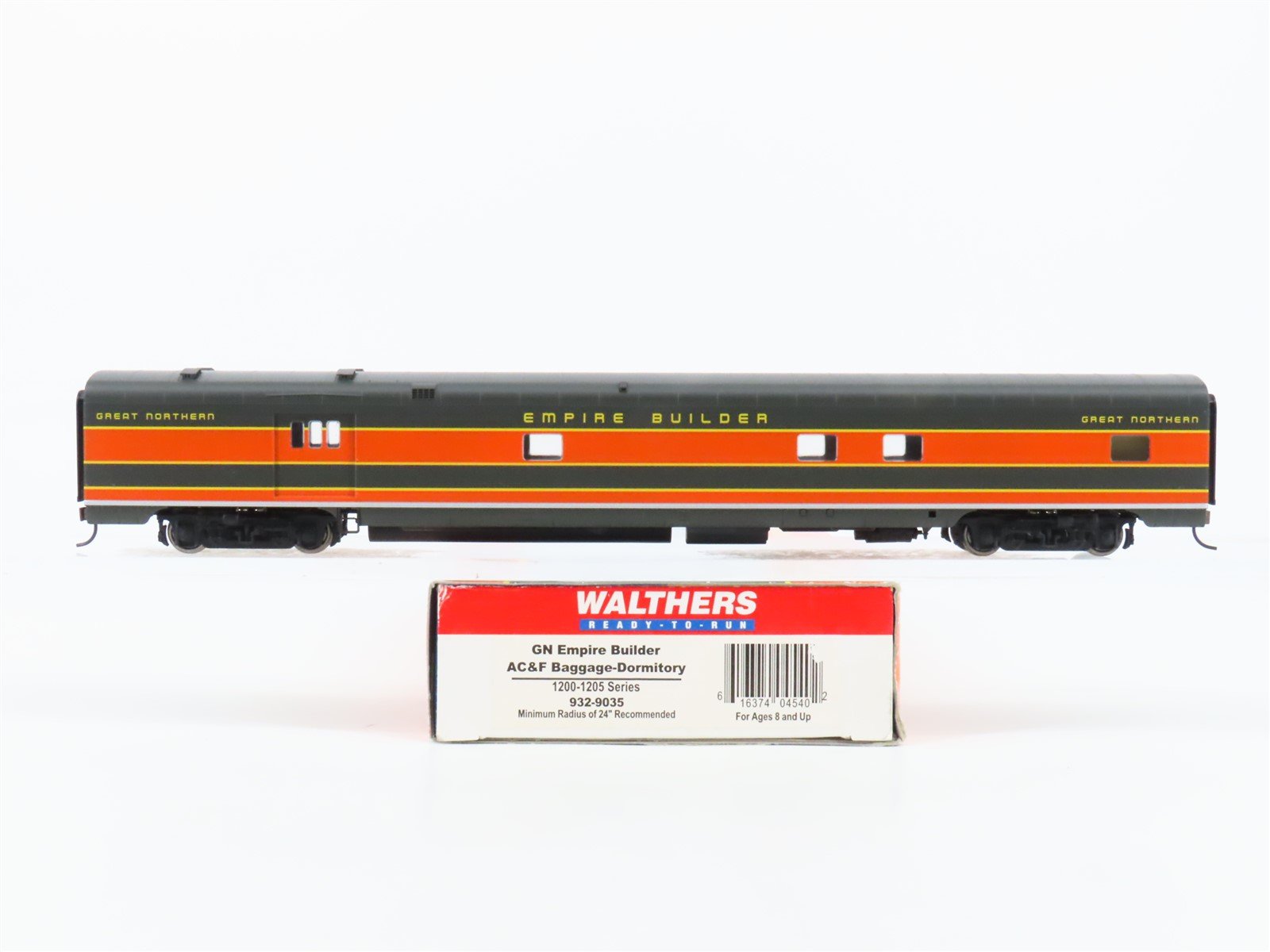 HO Scale Walthers 932-9035 GN Empire Builder AC&F Baggage-Dormitory Passenger