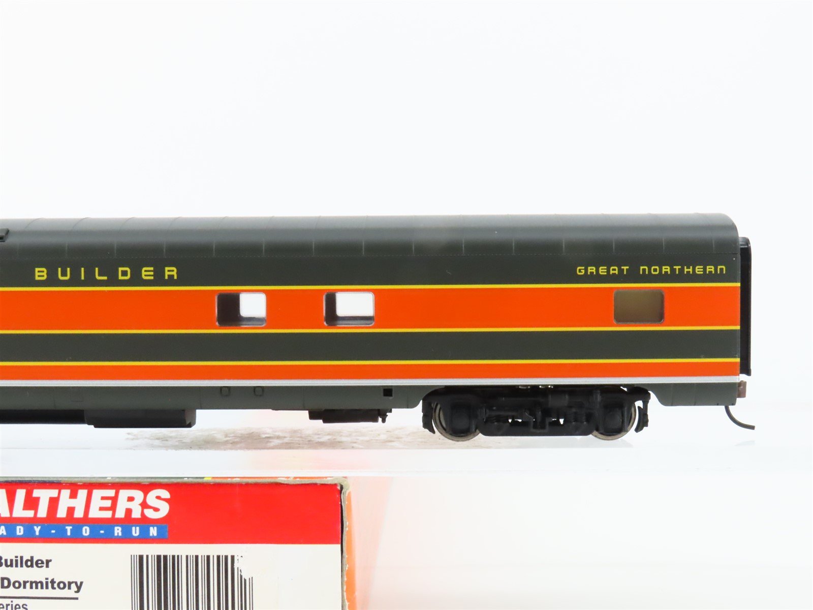 HO Scale Walthers 932-9035 GN Empire Builder AC&F Baggage-Dormitory Passenger