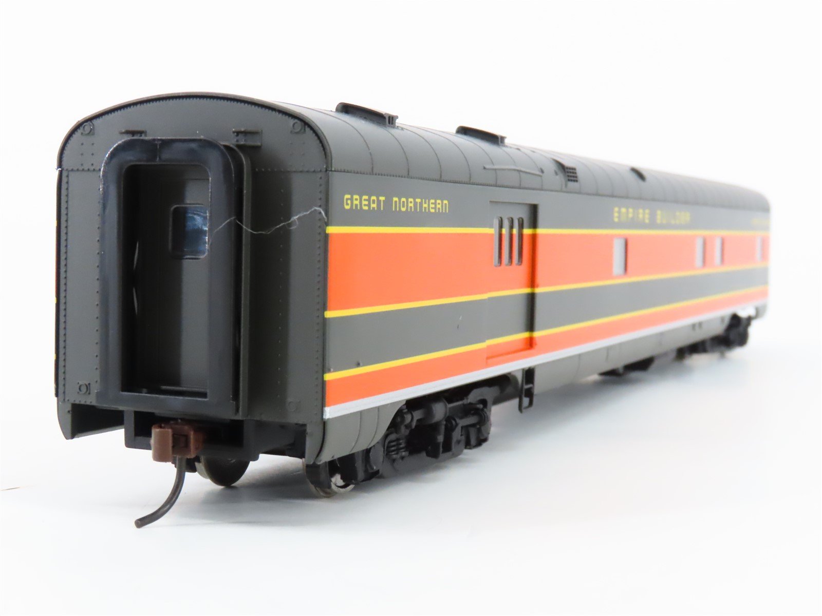 HO Scale Walthers 932-9035 GN Empire Builder AC&F Baggage-Dormitory Passenger