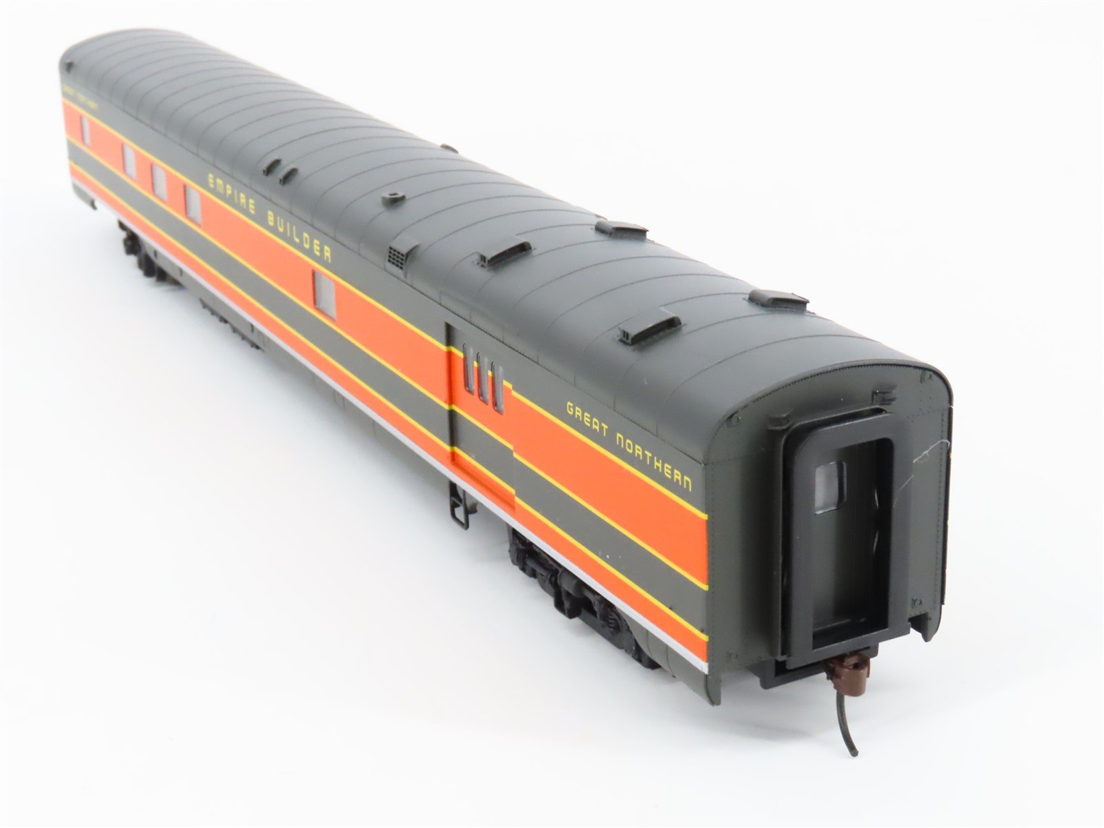 HO Scale Walthers 932-9035 GN Empire Builder AC&F Baggage-Dormitory Passenger