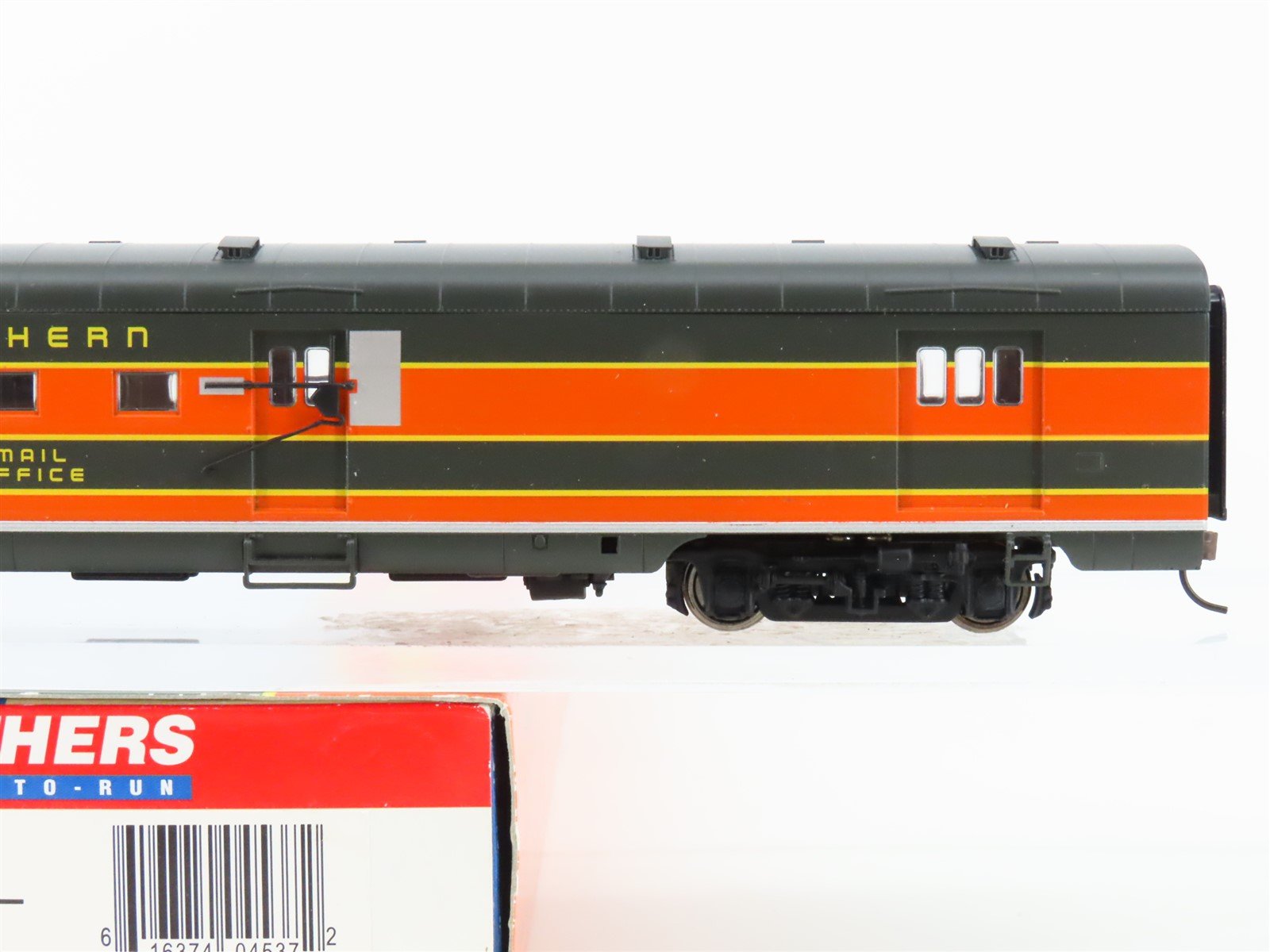 HO Scale Walthers 932-9032 GN Empire Builder AC&F Baggage-Mail Passenger Car