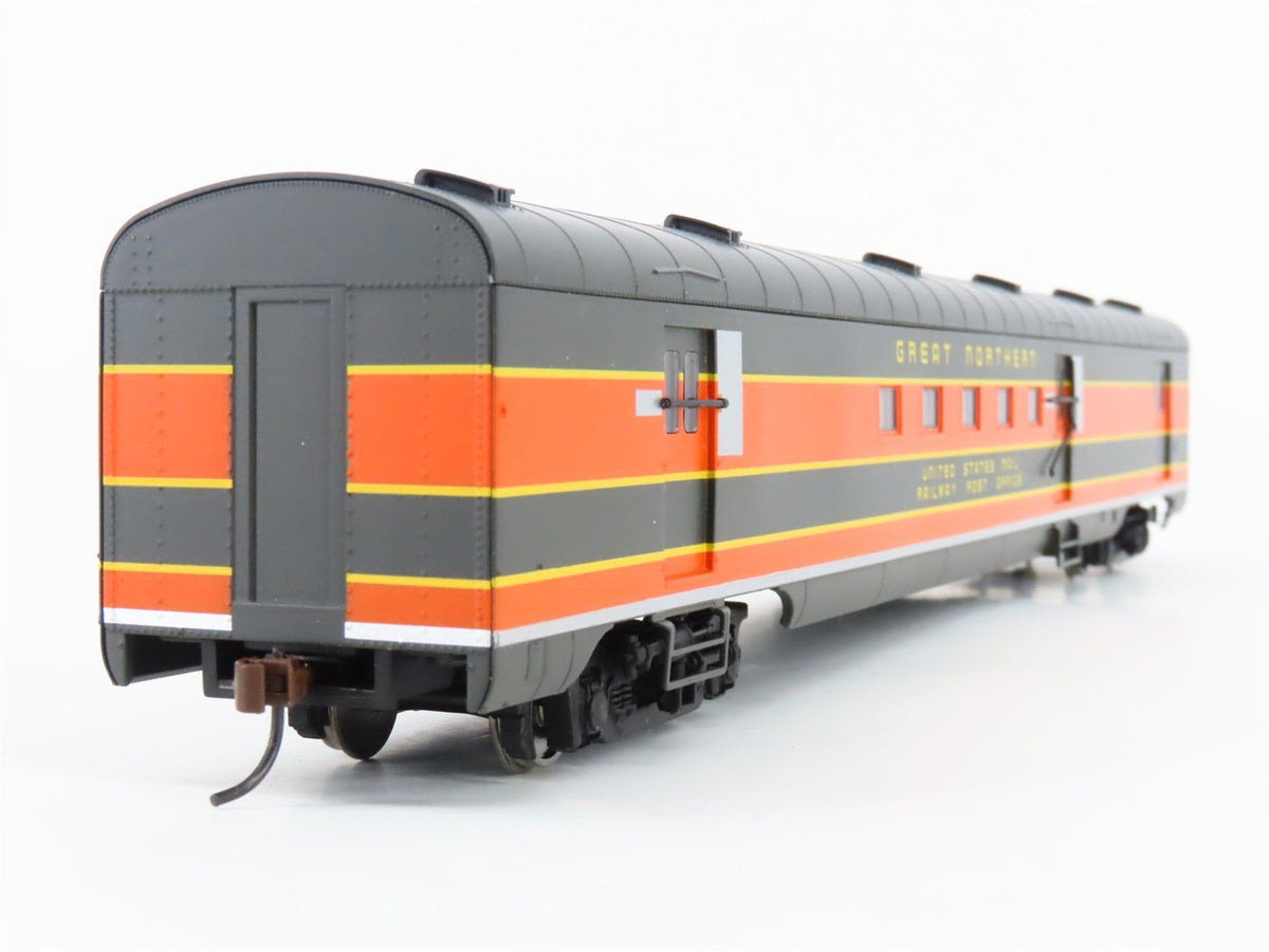 HO Scale Walthers 932-9032 GN Empire Builder AC&amp;F Baggage-Mail Passenger Car