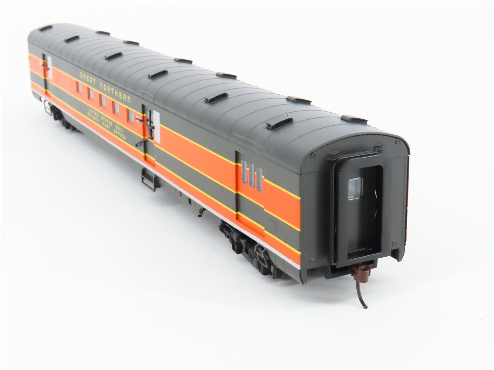 HO Scale Walthers 932-9032 GN Empire Builder AC&F Baggage-Mail Passenger Car