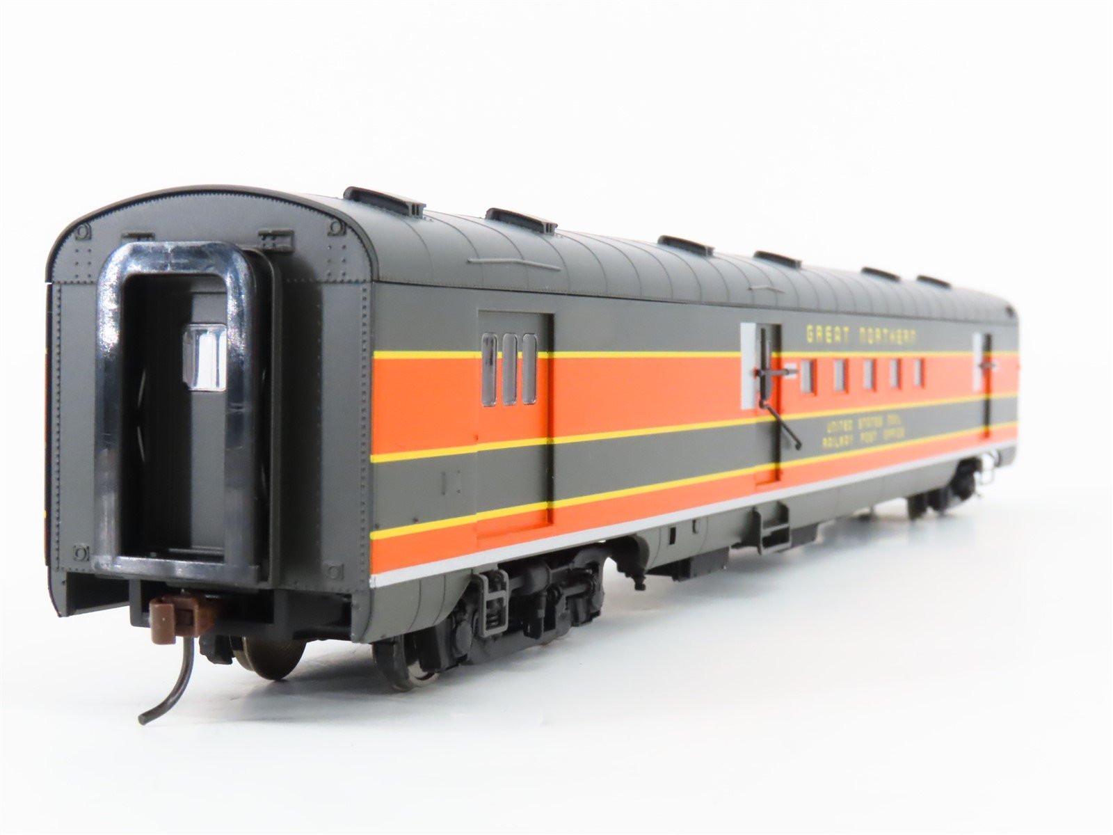 HO Scale Walthers 932-9032 GN Empire Builder AC&F Baggage-Mail Passenger Car