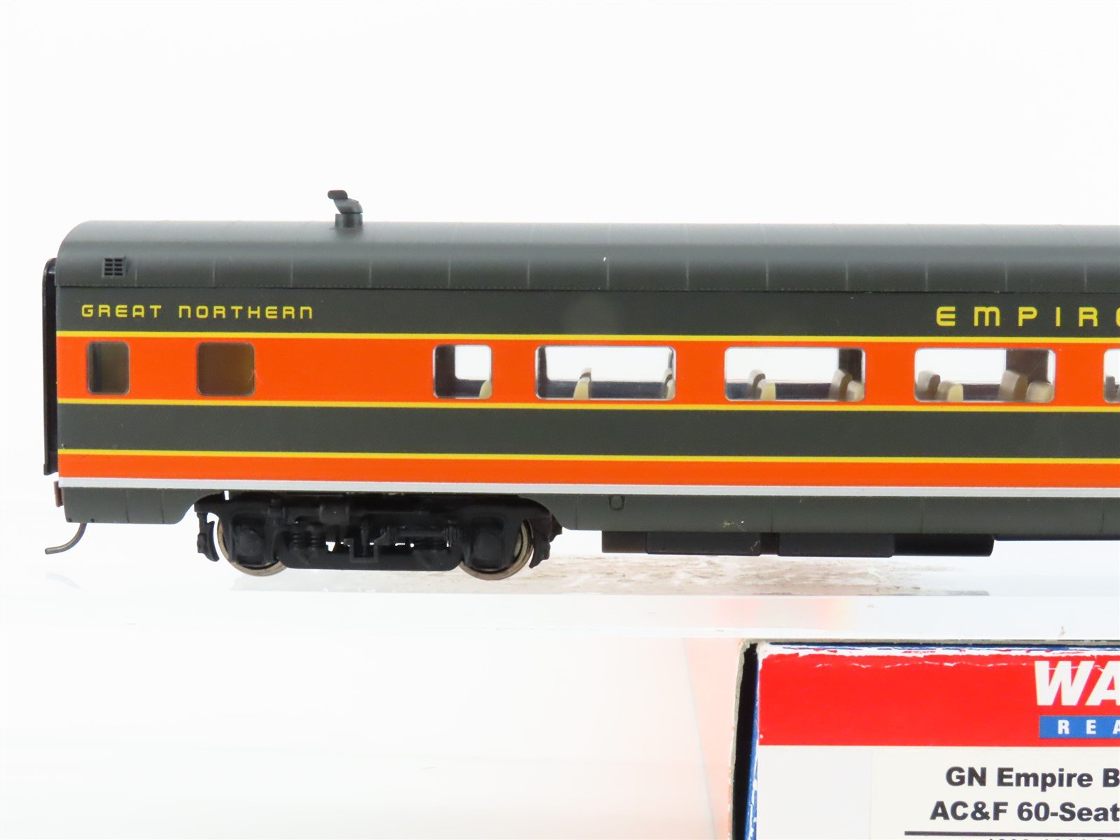 HO Scale Walthers 932-9031 GN Empire Builder AC&F 60-Seat Coach Passenger