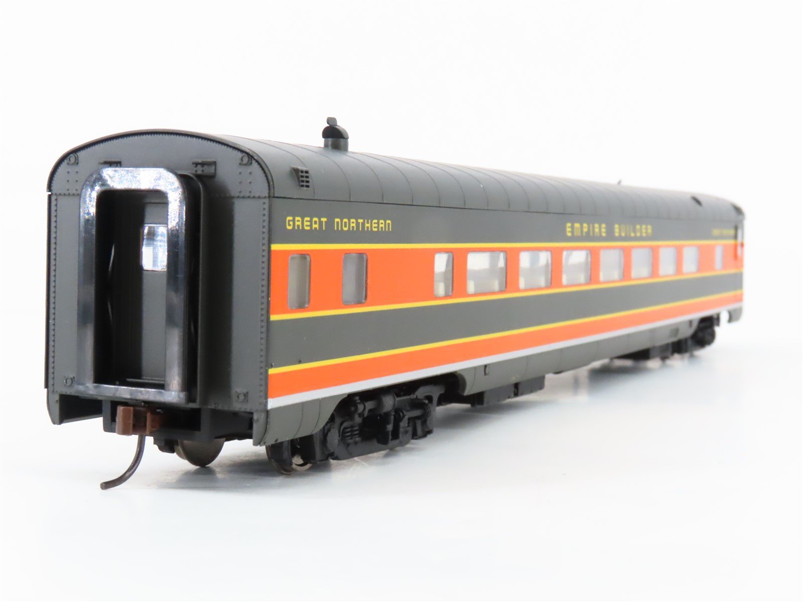 HO Scale Walthers 932-9031 GN Empire Builder AC&F 60-Seat Coach Passenger