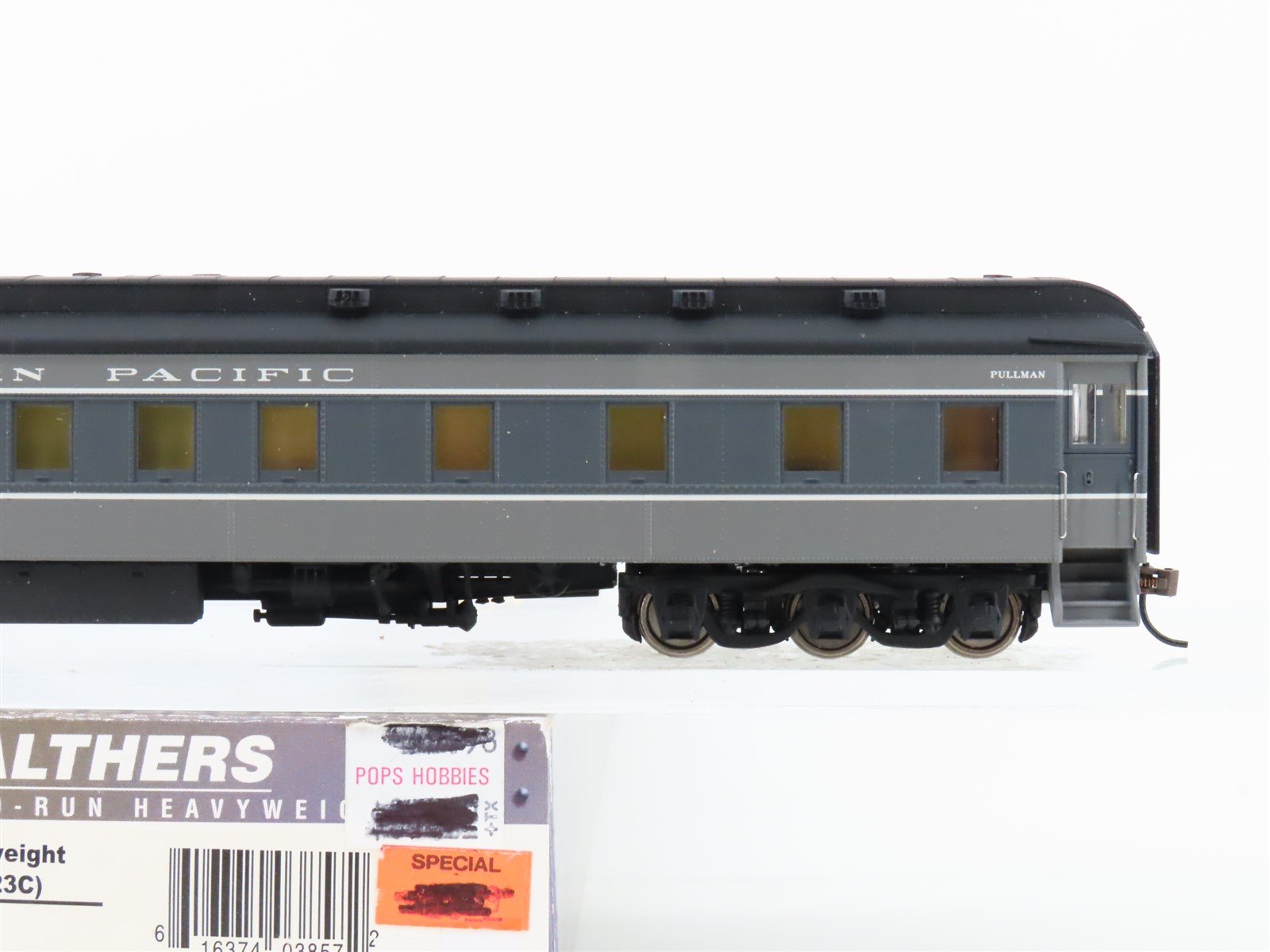 HO Scale Walthers 932-10409 SP Southern Pacific HW 6-3 Sleeper Passenger