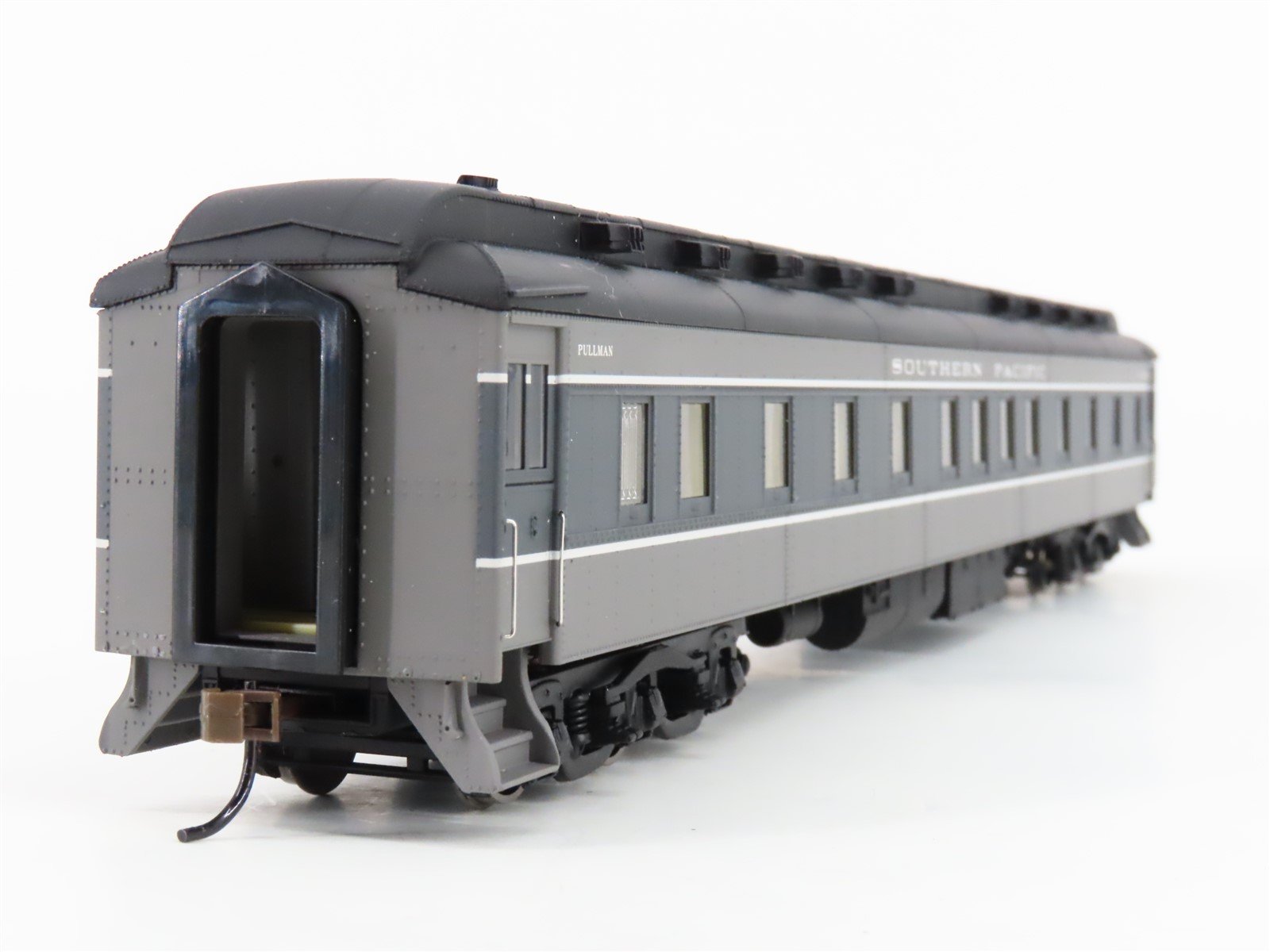 HO Scale Walthers 932-10409 SP Southern Pacific HW 6-3 Sleeper Passenger