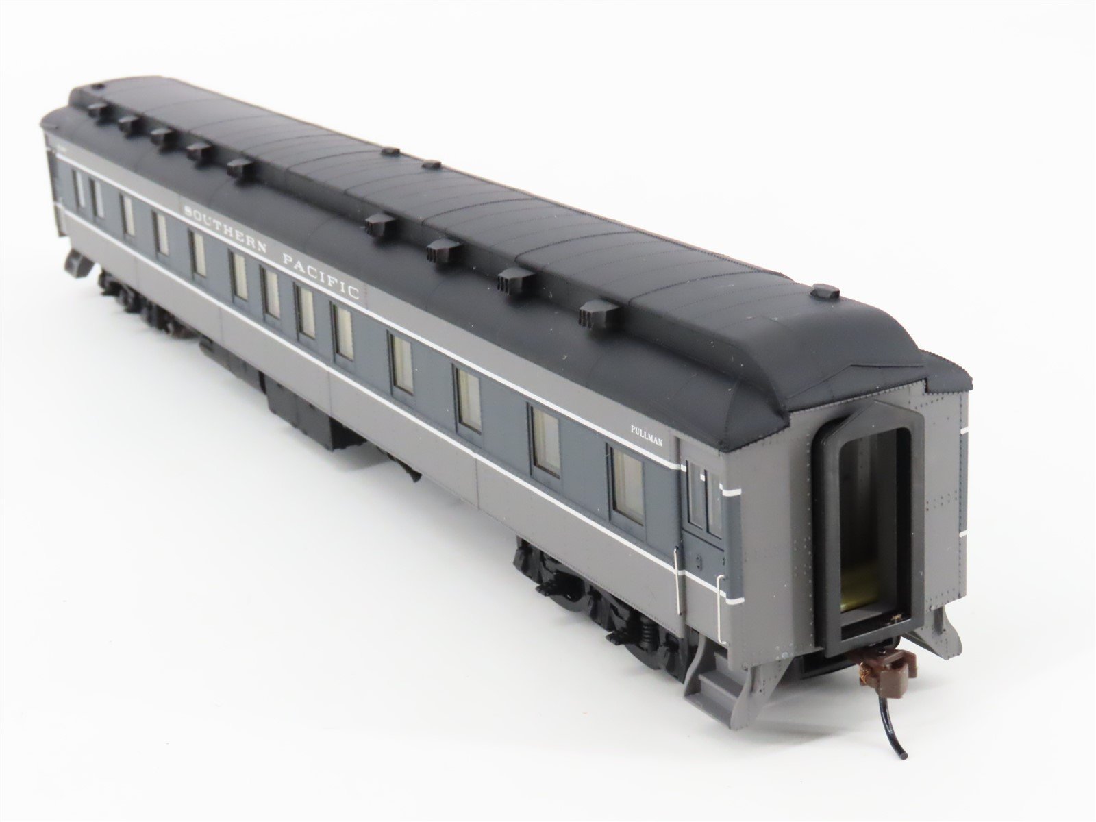 HO Scale Walthers 932-10409 SP Southern Pacific HW 6-3 Sleeper Passenger