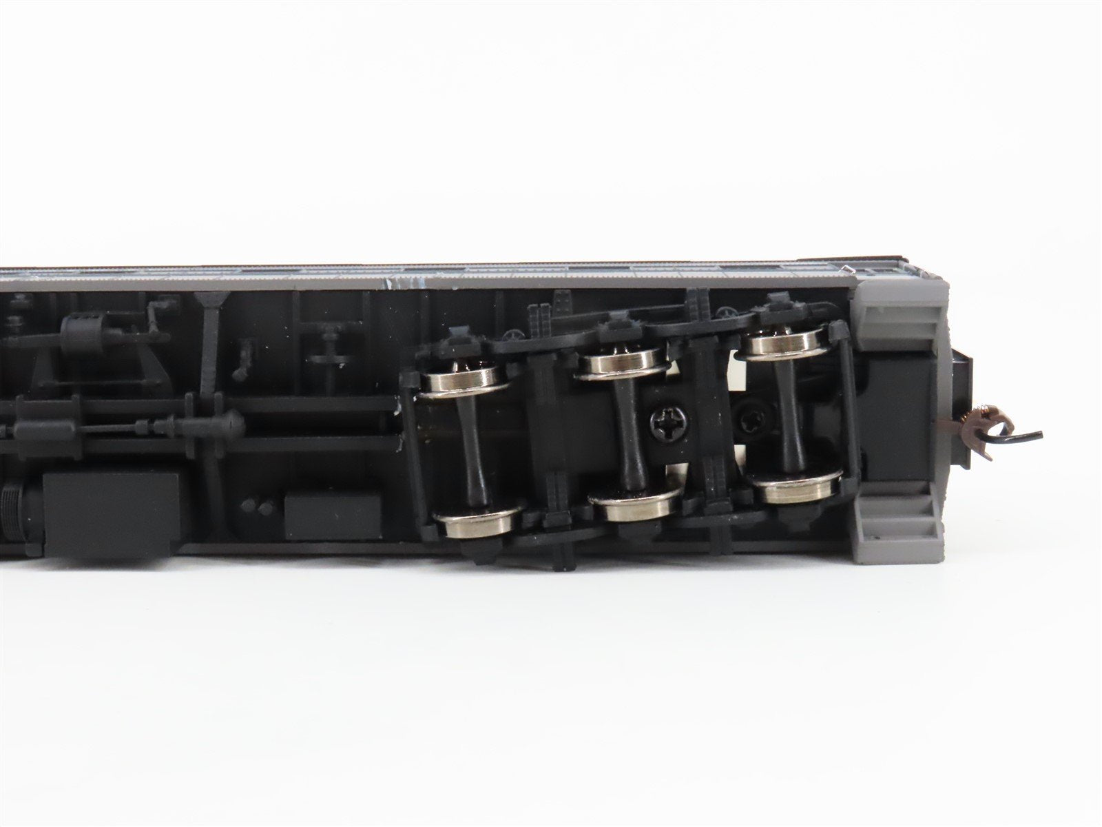 HO Scale Walthers 932-10409 SP Southern Pacific HW 6-3 Sleeper Passenger