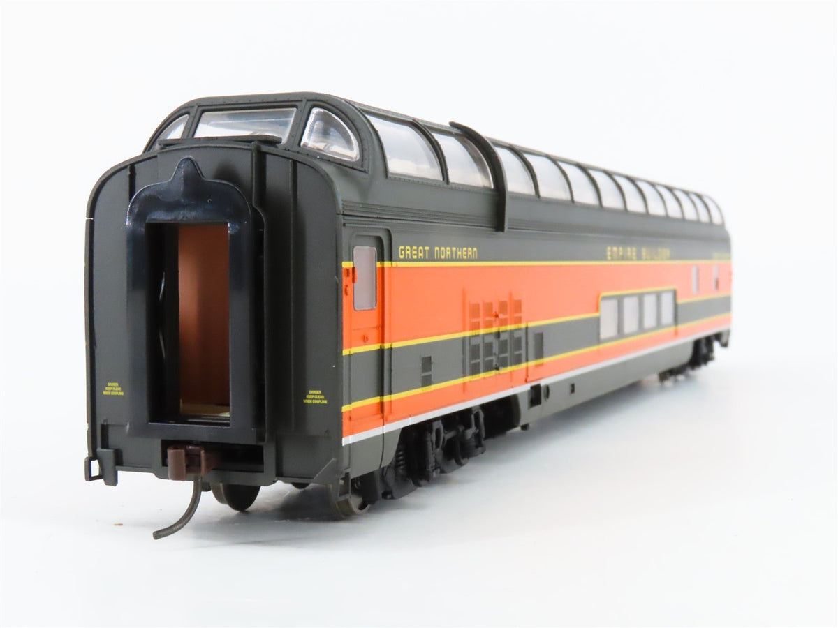 HO Walthers 932-9040 GN Empire Builder Budd Great Dome View Lounge Passenger