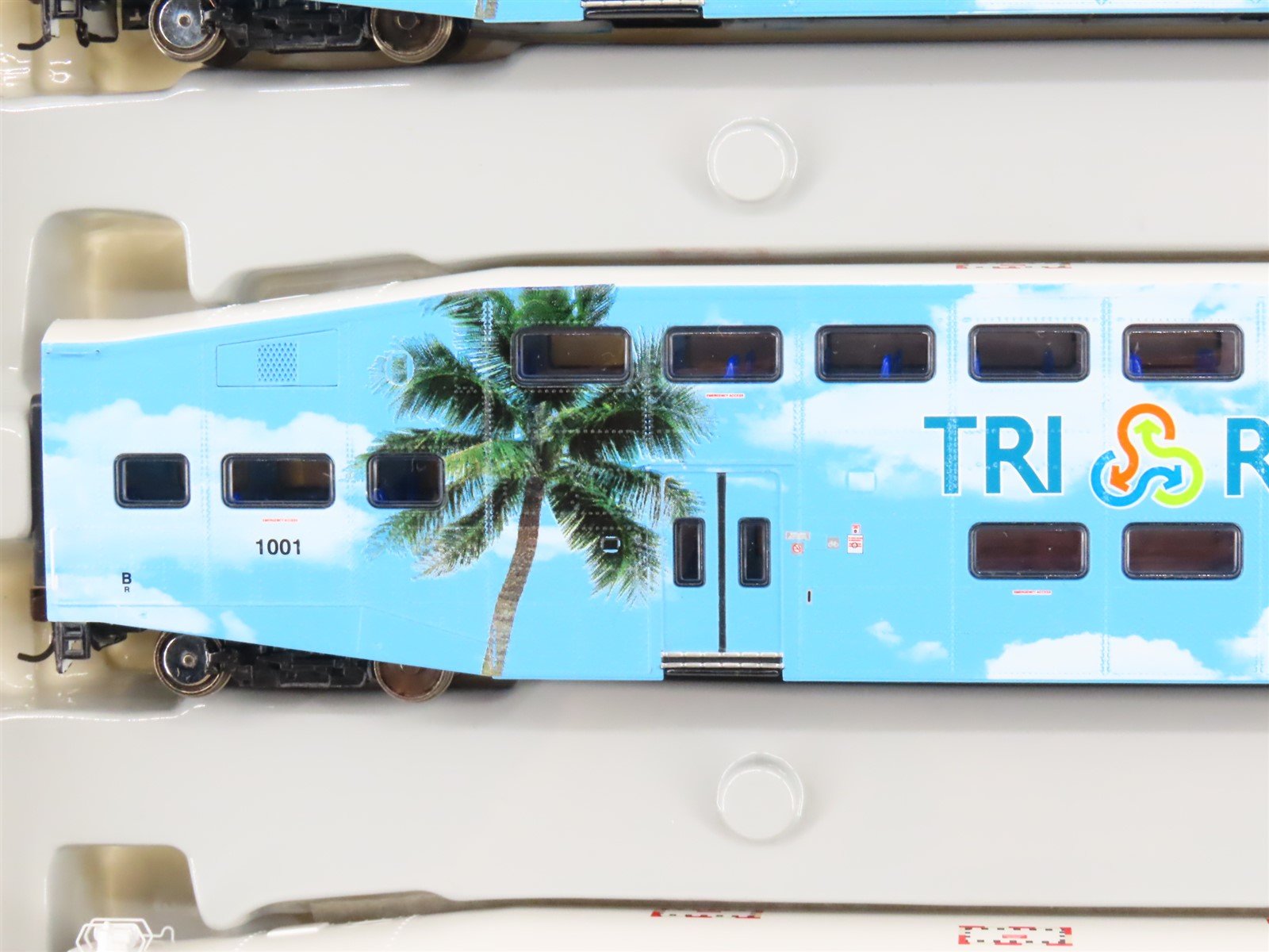 HO Athearn 2585 Tri Rail Bombardier Control Car #510 w/ 2 Coach Passenger Cars