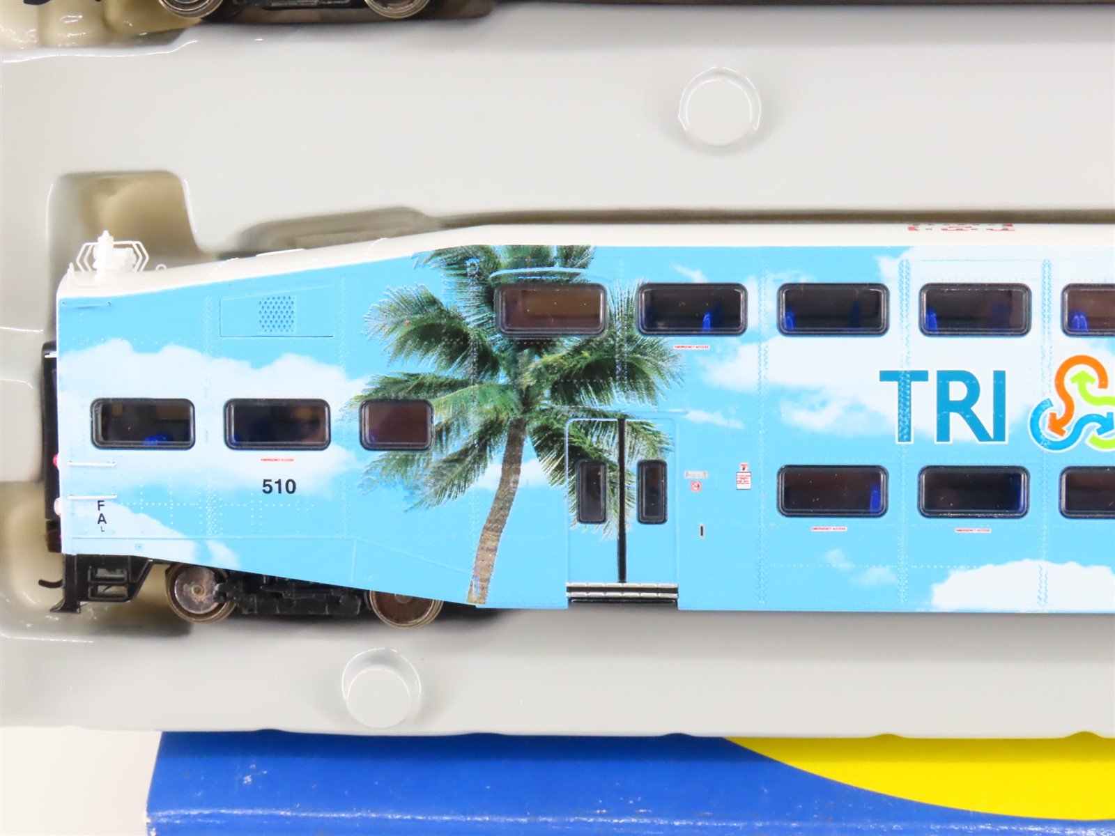 HO Athearn 2585 Tri Rail Bombardier Control Car #510 w/ 2 Coach Passenger Cars