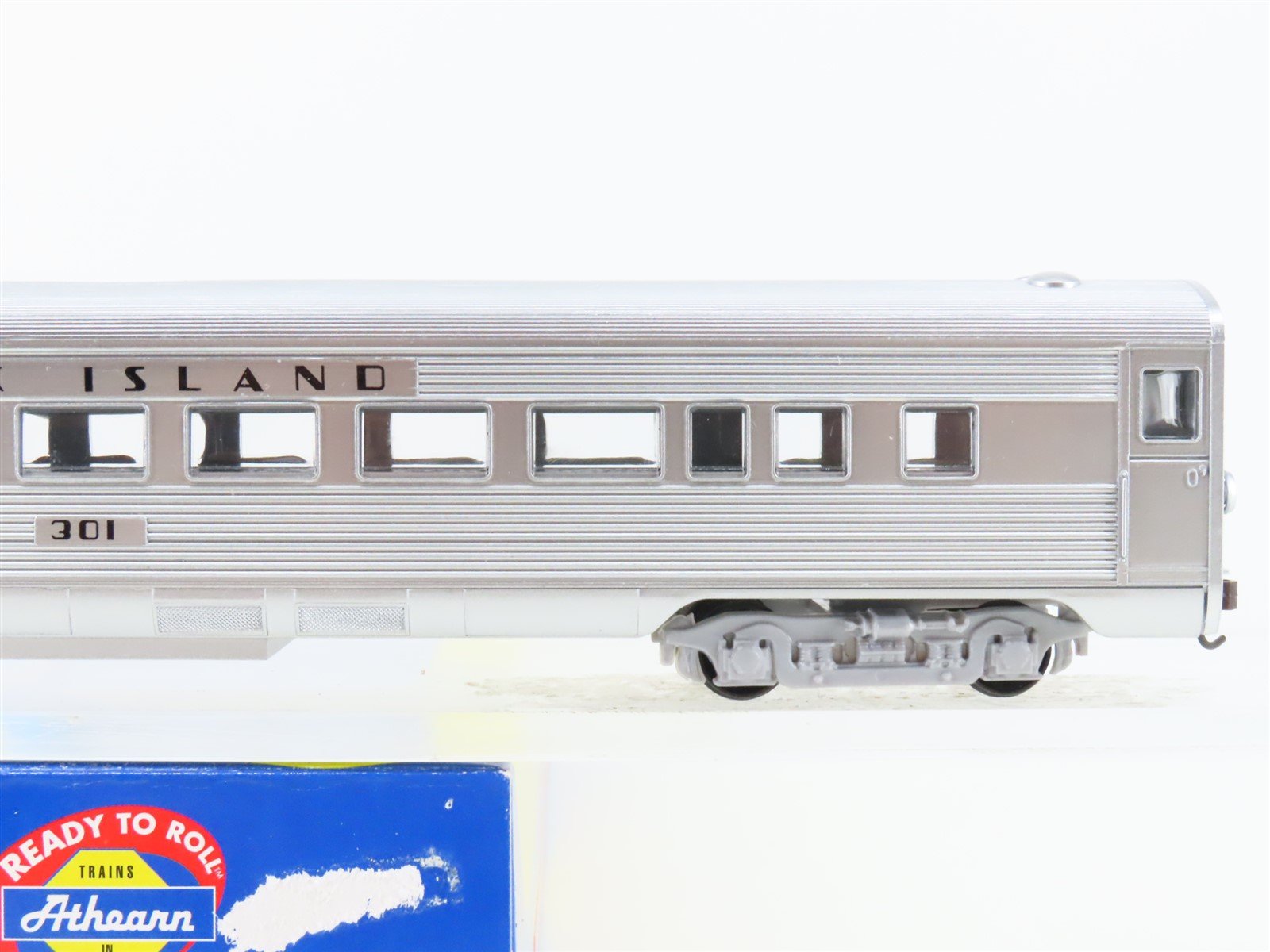 HO Scale Athearn 7924 RI Rock Island Streamline Coach Passenger Car #301